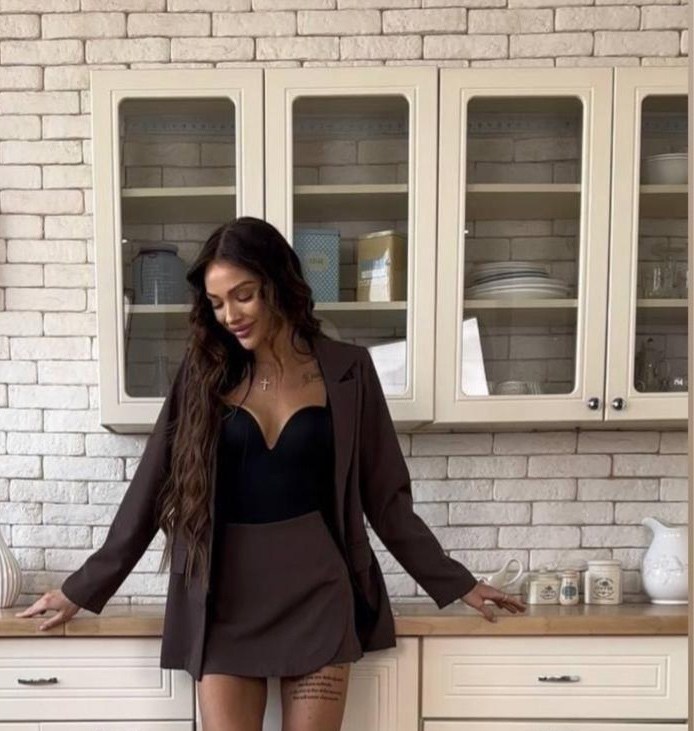 костюм классика шорты пиджак,элегантный и сдержанный костюм-двойка: комплект из укороченного жакета и юбки-шорт,мода стиль,костюм с юбкой,женский костюм