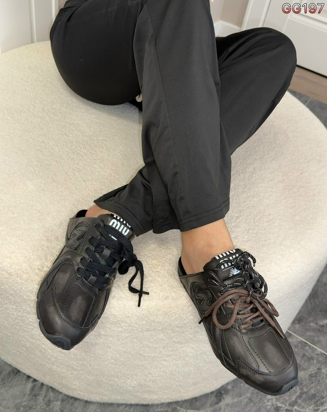 ,шлепки миу миу,шлепанцы miu miu,черные шлепанцы,кожаные шлепанцы miu miu