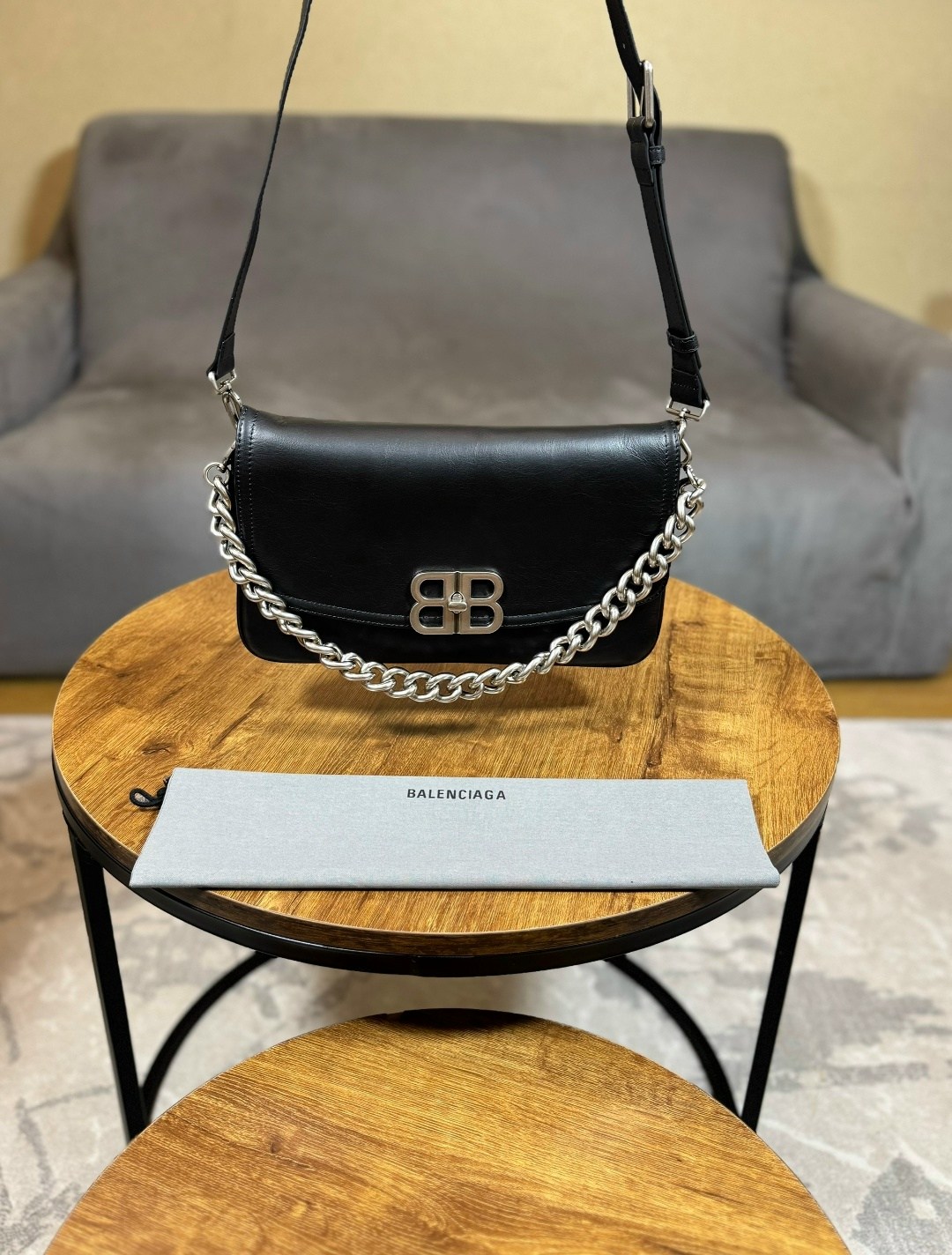 сумка balenciaga,сумка женская balenciaga,большая сумка через плечо через цепочку balenciaga,кожаная сумка balenciaga bb soft flap 23x12 см black / gold,маленькая сумка через плечо через цепочку balen
