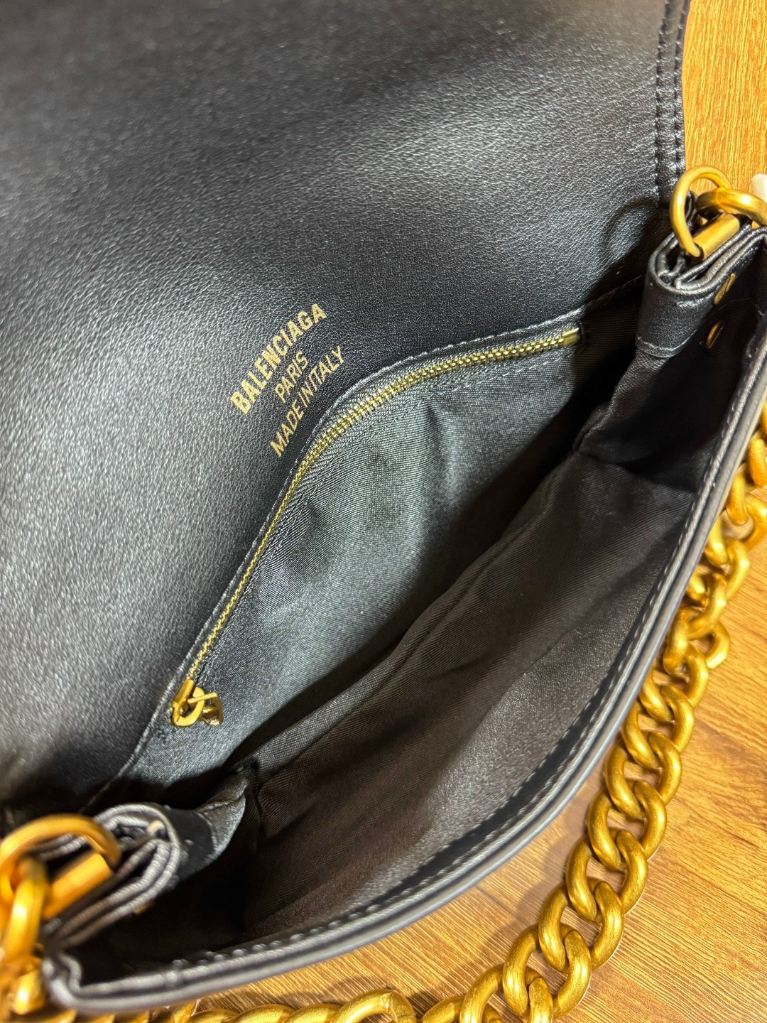 balenciaga сумка,сумка женская balenciaga,большая сумка через плечо через цепочку balenciaga,сумка женская balenciaga натуральная кожа,женская сумка баленсиага