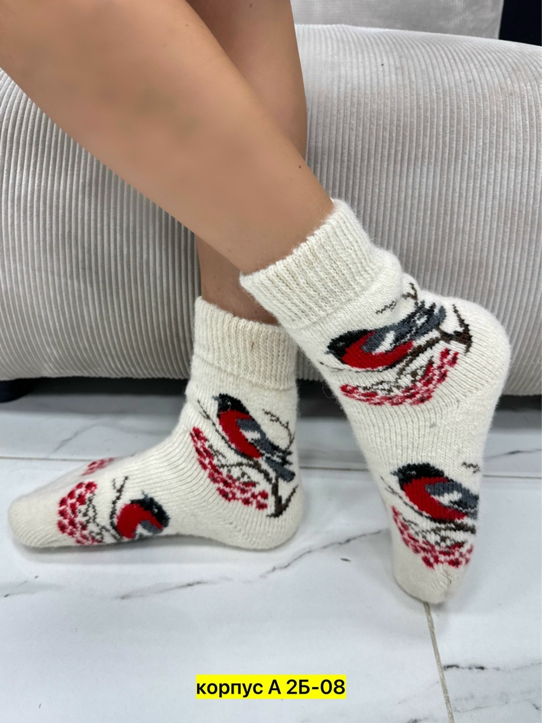 белые женские варежки со снегирями - 305.162,женские шерстяные варежки со снегирями,белые женские варежки со снегирями,варежки женские "снегирь с орнаментом" нзш,варежки женские "снегирь с орнаментом"