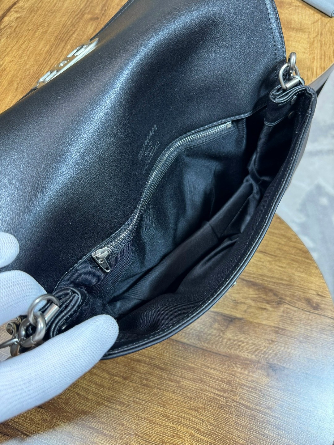 сумка balenciaga,сумка женская balenciaga,большая сумка через плечо через цепочку balenciaga,кожаная сумка balenciaga bb soft flap 23x12 см black / gold,маленькая сумка через плечо через цепочку balen