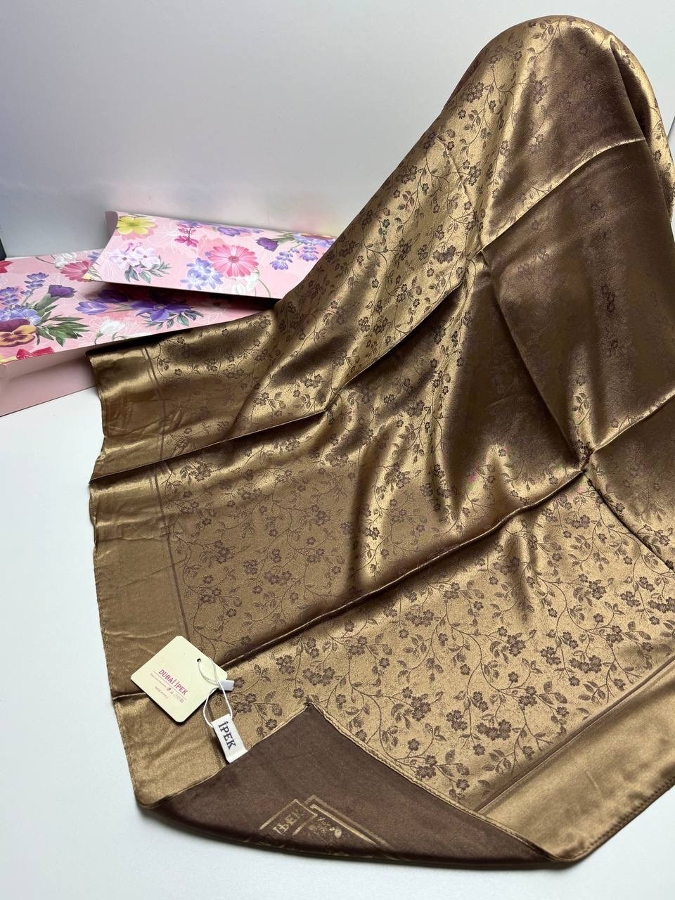 платок женский с рисунком,платок женский с рисунком 60*60 см арт. 1219235,платки женские,платок,брендовый платок