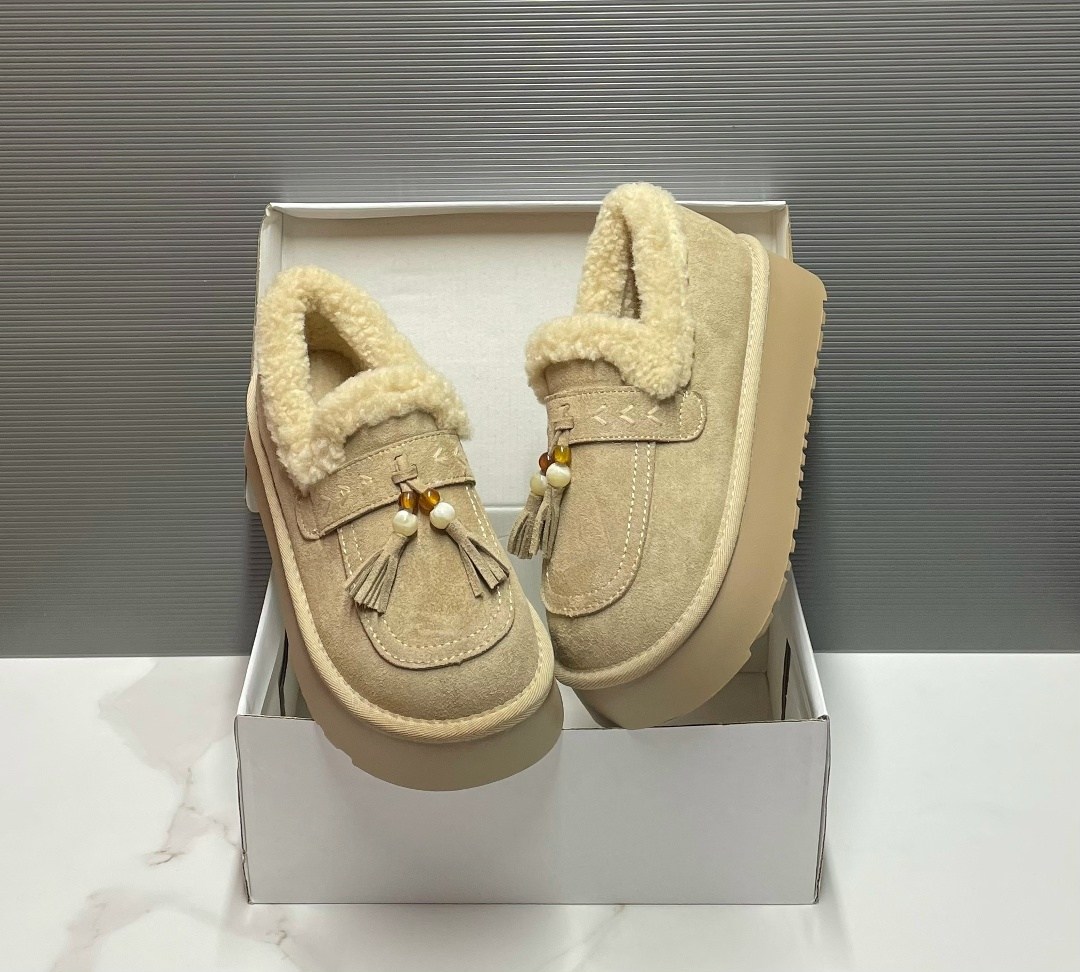 ,меховая ,женская ,женские угги,женские лоферы brunello cucinelli на меху бежевые замшевые