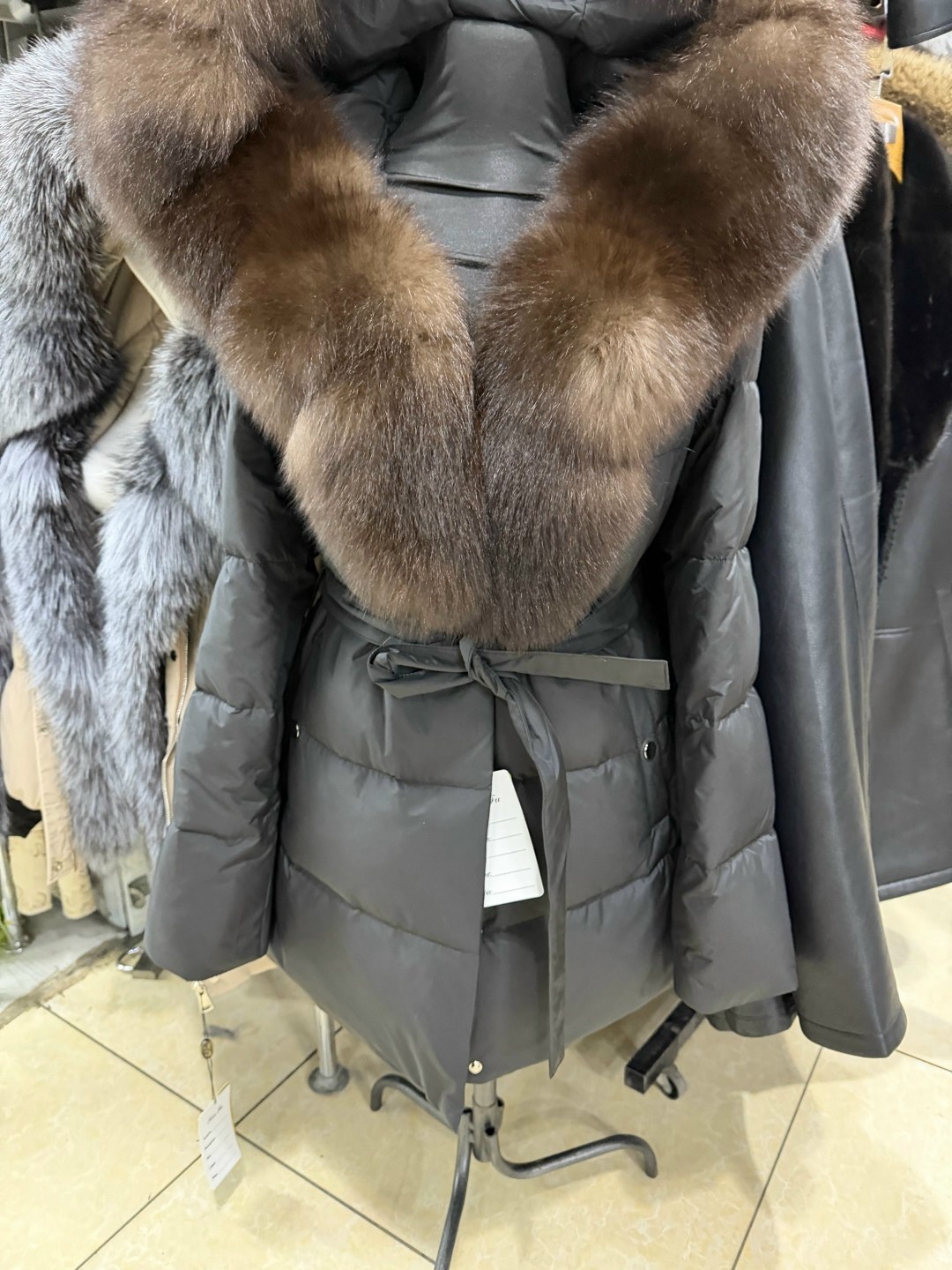 пуховик с натуральным мехом чернобурка/песец/лиса,пуховик с натуральным мехом,пуховики с мехом,пуховик женский с натуральным мехом,пуховик с натуральным песцом