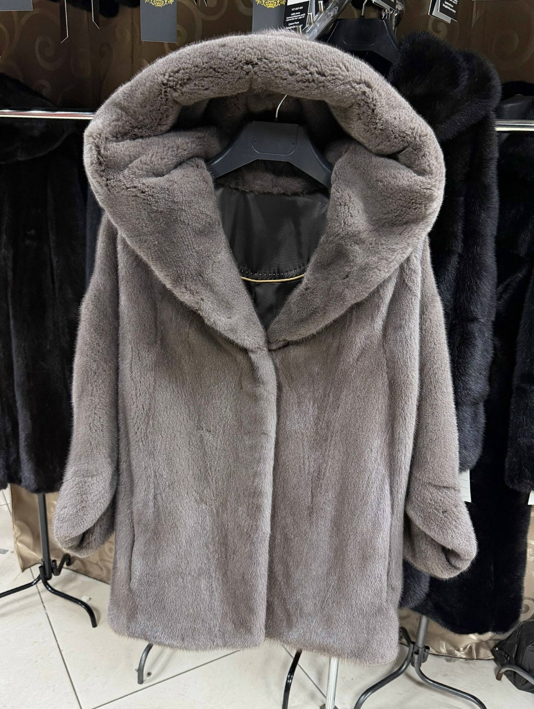 норковые шубы,шуба норковая с капюшоном,шубка из меха европейской норки с капюшоном,шубка из меха европейской норки с капюшоном модель "москвичка",шуба