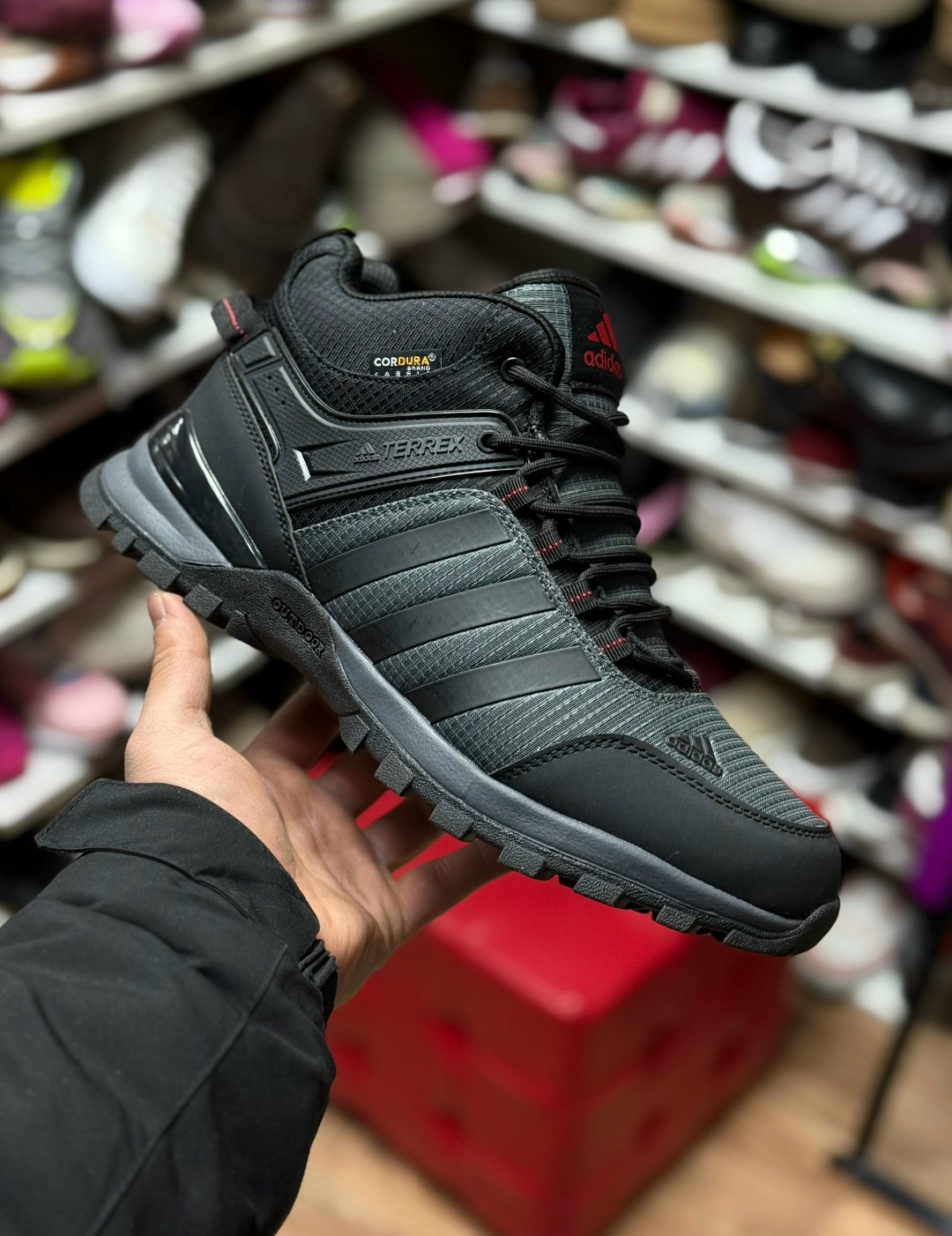 зимние кроссовки adidas climaproof мехом черные мужские ботинки адидас,зимние кроссовки adidas terrex,зимние мужские ботинки adidas climaproof black,зимние кроссовки adidas climaproof цвет черный,зимн