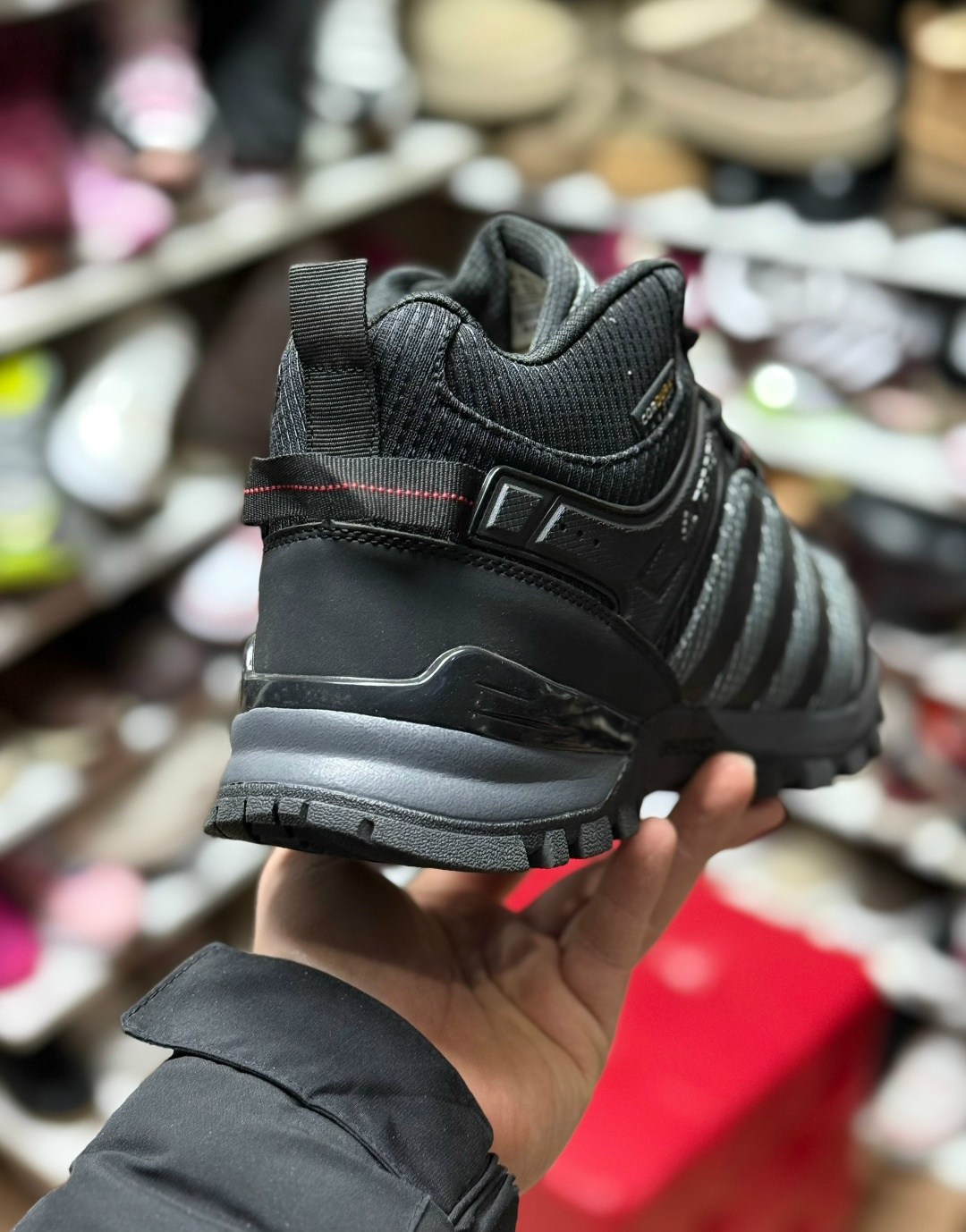 зимние кроссовки adidas climaproof мехом черные мужские ботинки адидас,зимние кроссовки adidas terrex,зимние мужские ботинки adidas climaproof black,зимние кроссовки adidas climaproof цвет черный,зимн