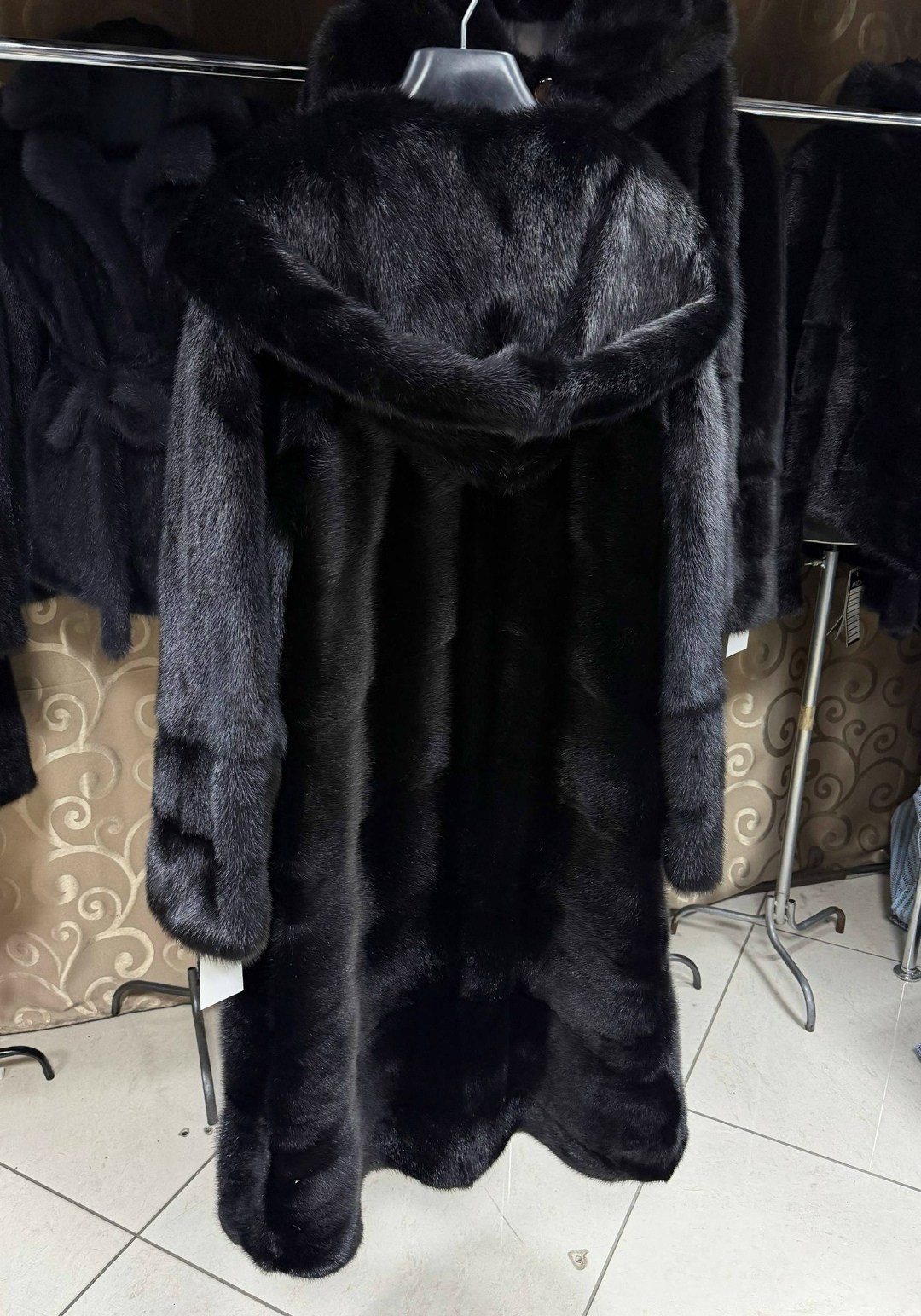 норковая шуба поперечка с капюшоном,норковая шуба поперечка с капюшоном черная,шуба норковая поперечка с капюшоном черный бриллиант,шуба норковая,шуба норковая с капюшоном