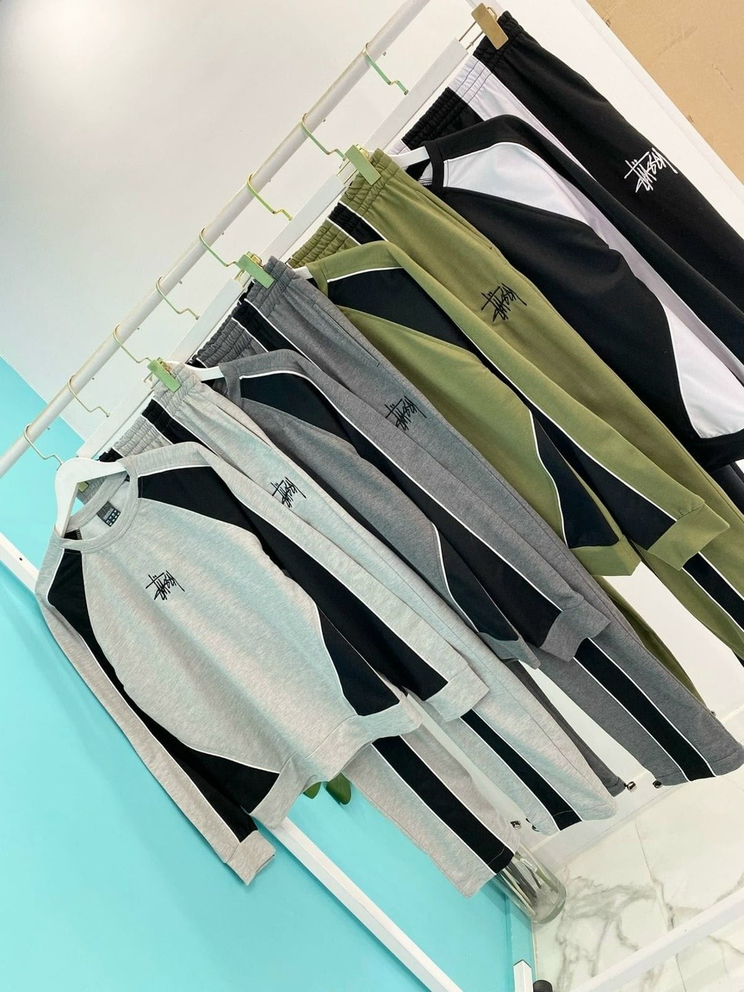 костюм спортивный мужской спортивный костюм,в спортивном костюме,спортивный костюм спортивные костюмы,мужские спортивные костюмы,сток одежда