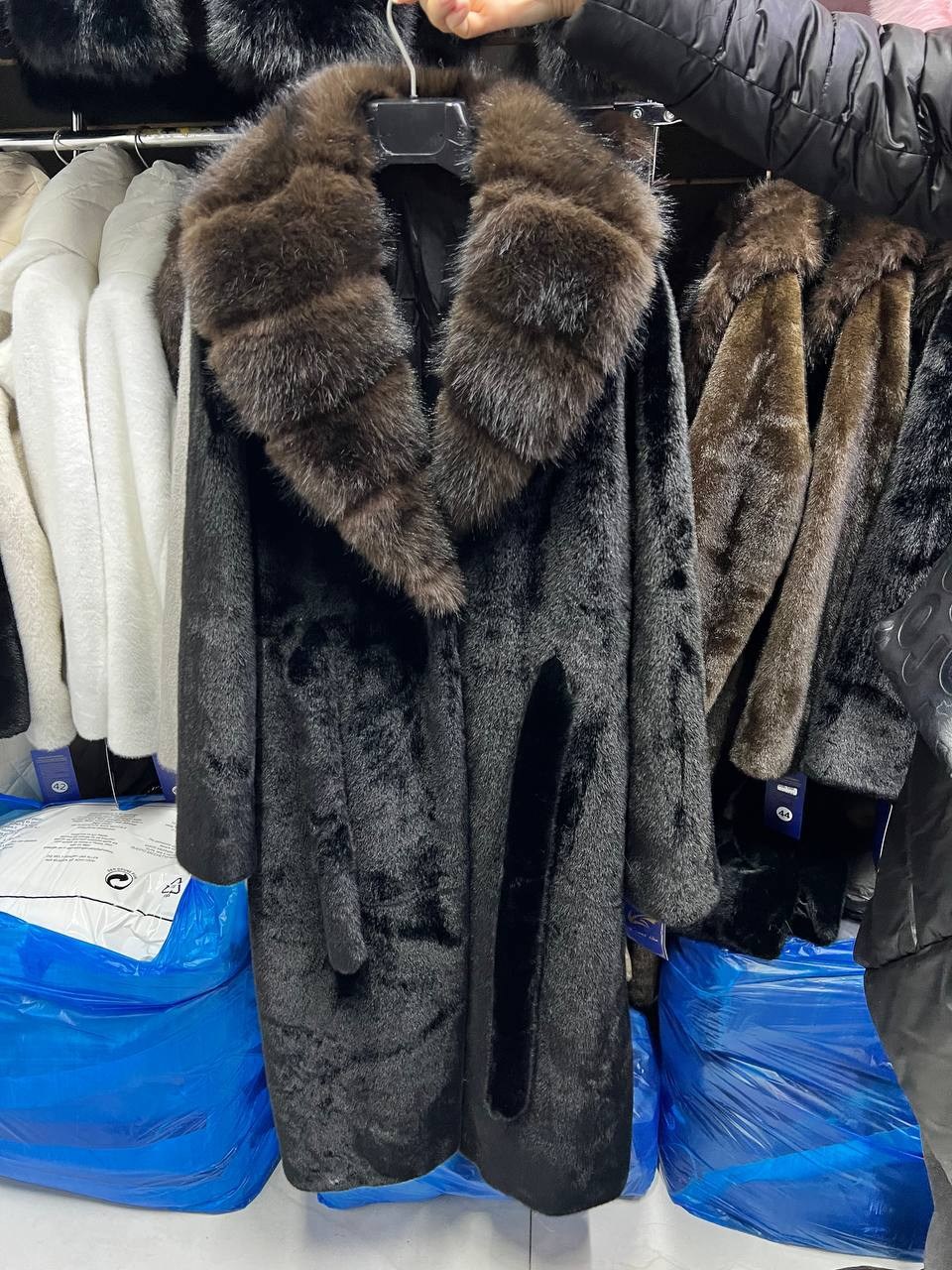 норковая шуба nafa "благородный беж" с капюшоном из соболя,шуба норковая nafa с капюшоном из соболя,шуба из норки nafa коричневая с капюшоном соболь,шуба искусственная под норку,шуба женская