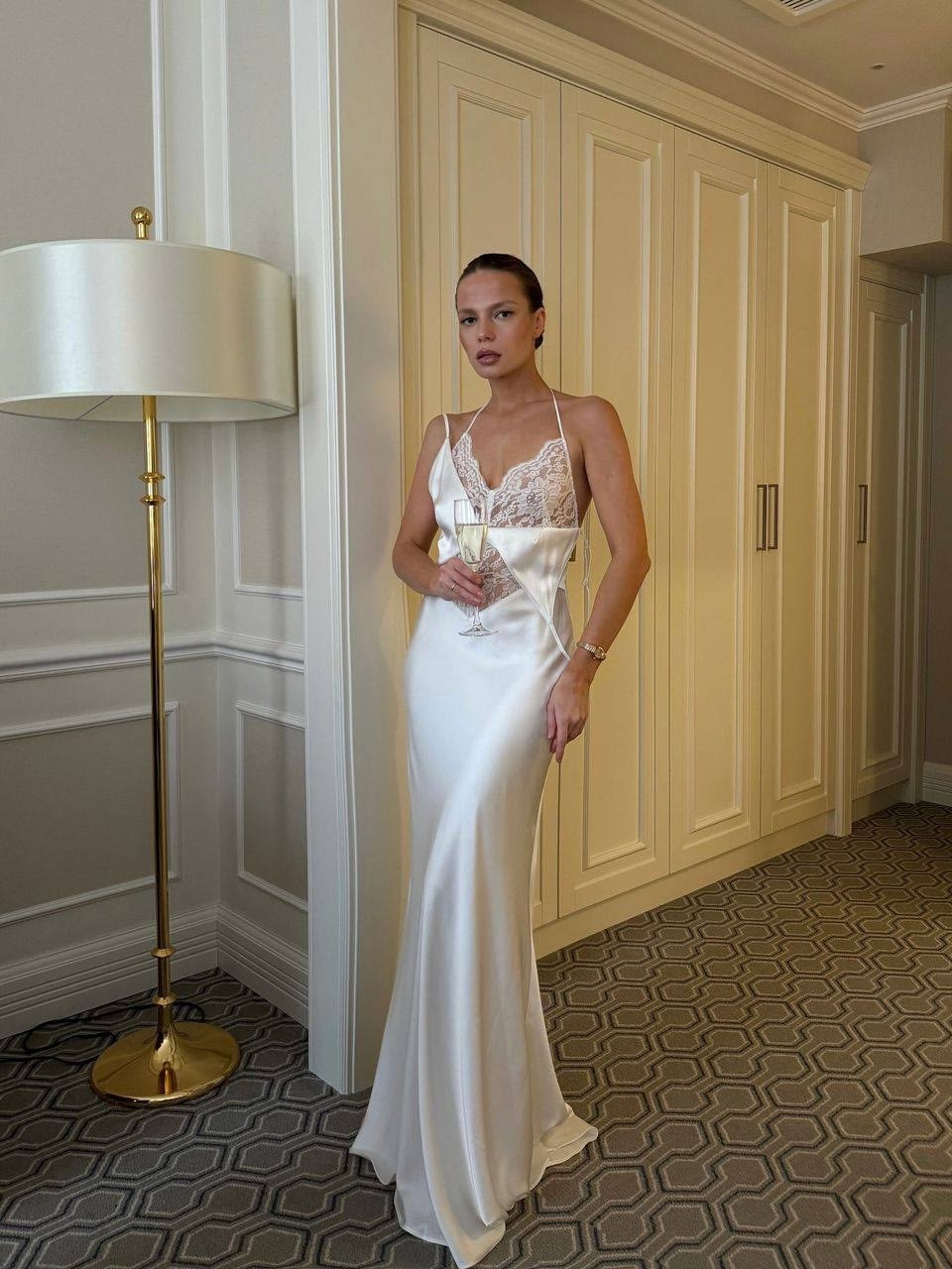 атласное платье,платье комбинация,вечерние платья,свадебное платье с разрезом,платье