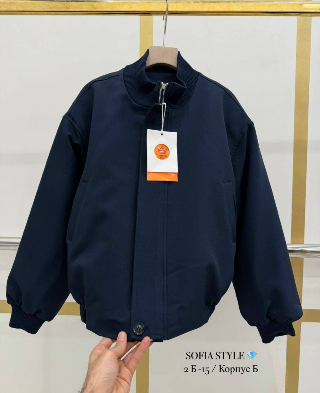 куртка бомбер,повседневная куртка,куртка бомбер женская,куртка,женская куртка-бомбер с отложным воротником