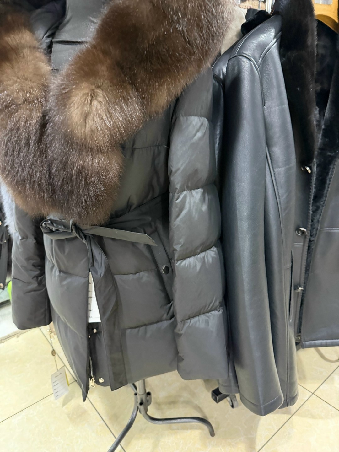 пуховик с натуральным мехом чернобурка/песец/лиса,пуховик с натуральным мехом,пуховики с мехом,пуховик женский с натуральным мехом,пуховик с натуральным песцом