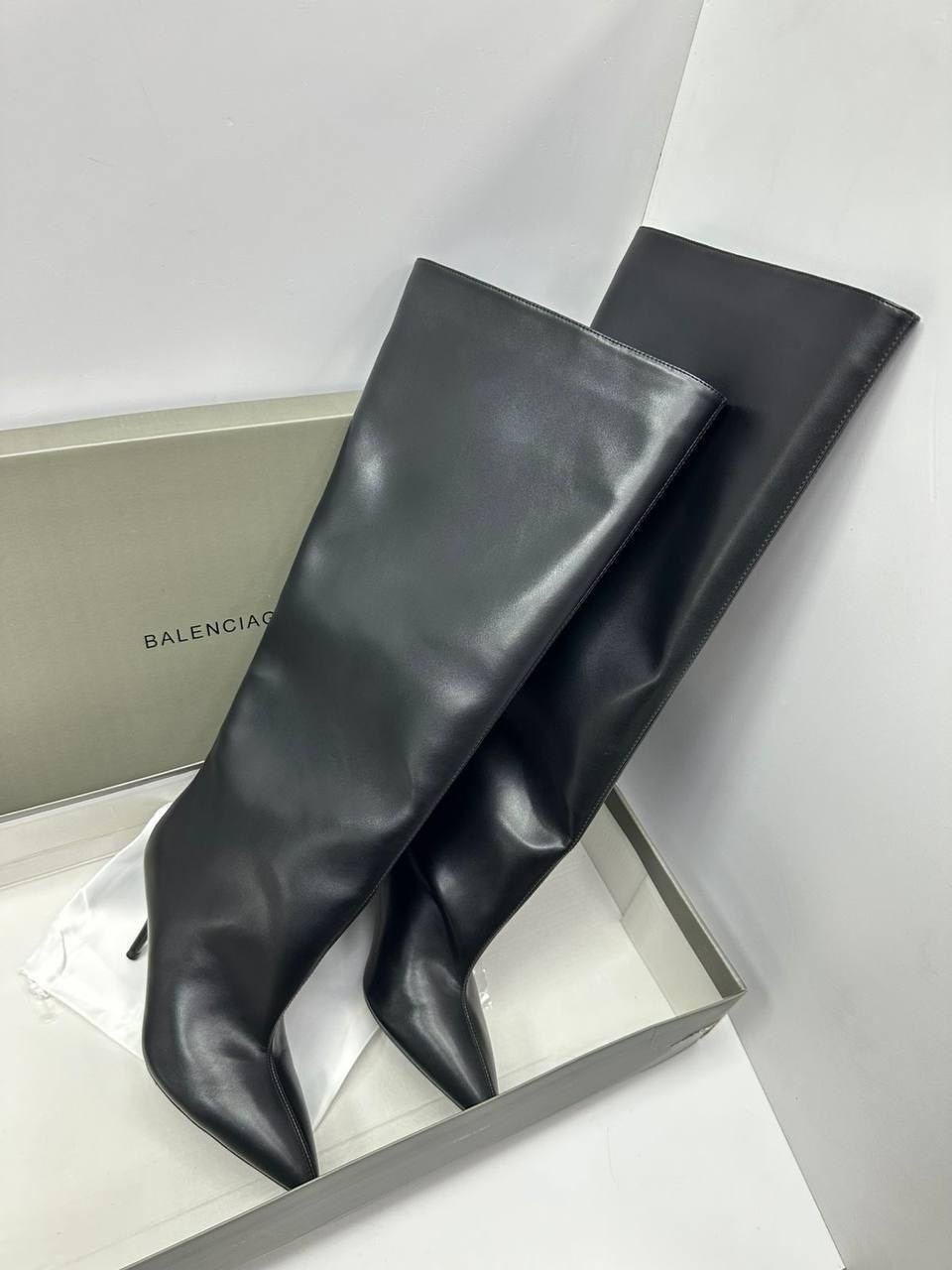 сапоги balenciaga,женские кожаные сапоги balenciaga на молнии 2026 черные,сапоги до колена на высоком каблуке с острым носком,женские сапоги,кожаные высокие сапоги balenciaga