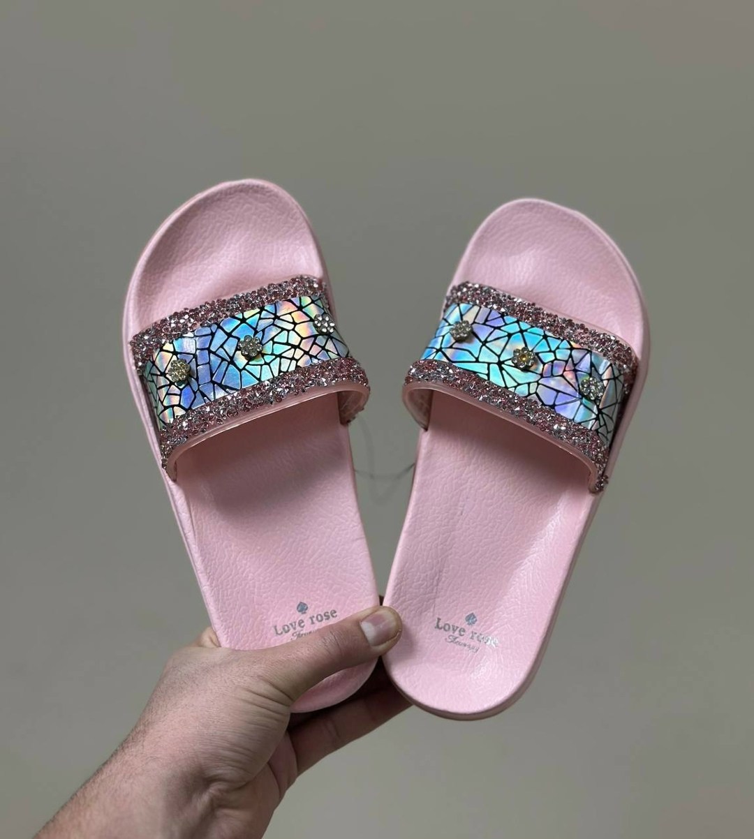 ,шлепанцы женские,модные тапочки,модные шлепанцы,женские тапочки