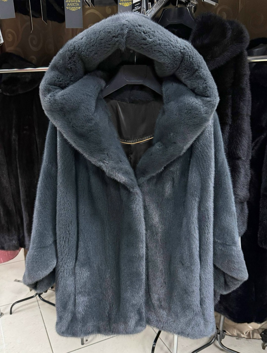 шубка из меха европейской норки с капюшоном 80 см,шуба норковая с капюшоном,шуба из меха европейской норки с капюшоном,шуба норковая,шубка из меха европейской норки с капюшоном модель "москвичка"