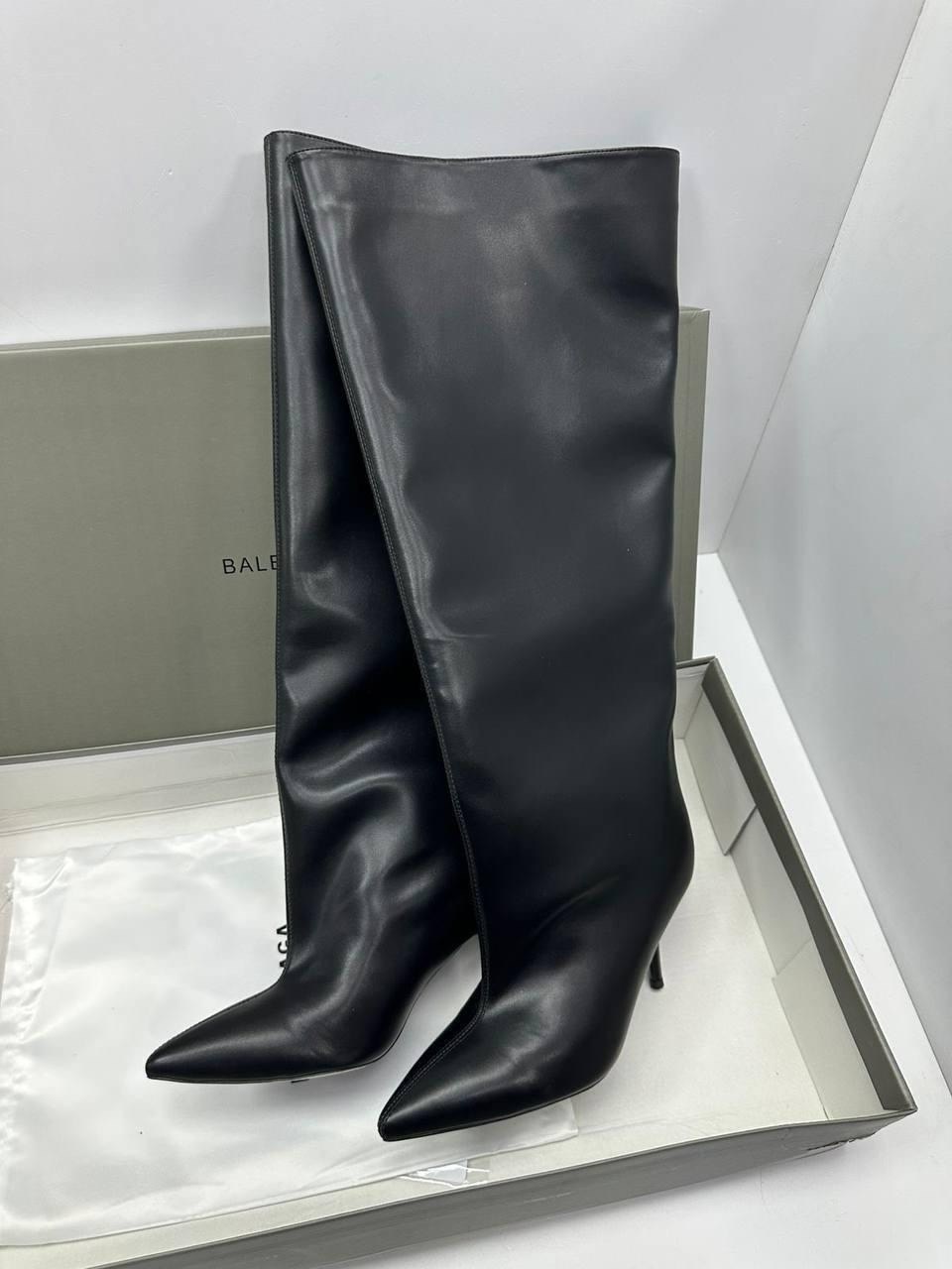 сапоги balenciaga,женские кожаные сапоги balenciaga на молнии 2026 черные,сапоги до колена на высоком каблуке с острым носком,женские сапоги,кожаные высокие сапоги balenciaga