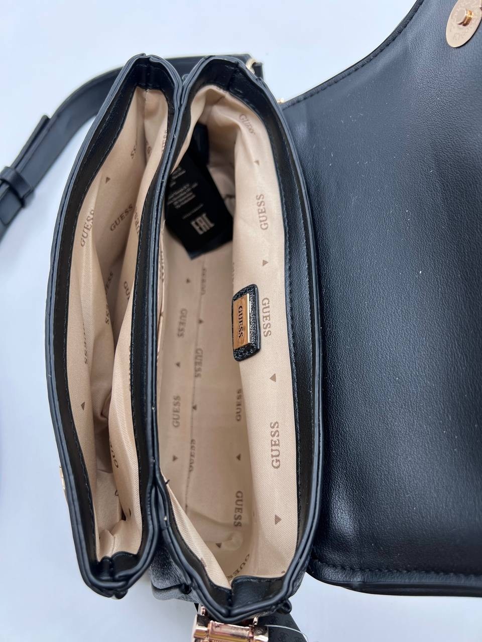 сумка guess женская,guess сумка на плечо,сумка guess,сумка женская через плечо guess,сумка седло guess через плечо с принтом