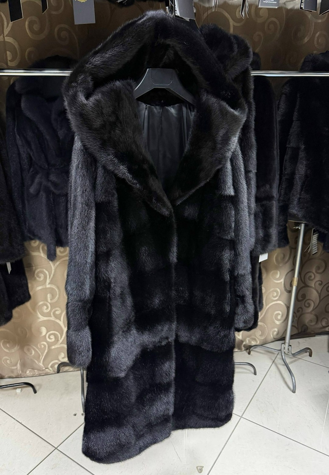 норковая шуба поперечка с капюшоном,норковая шуба поперечка с капюшоном черная,шуба норковая поперечка с капюшоном черный бриллиант,шуба норковая,шуба норковая с капюшоном