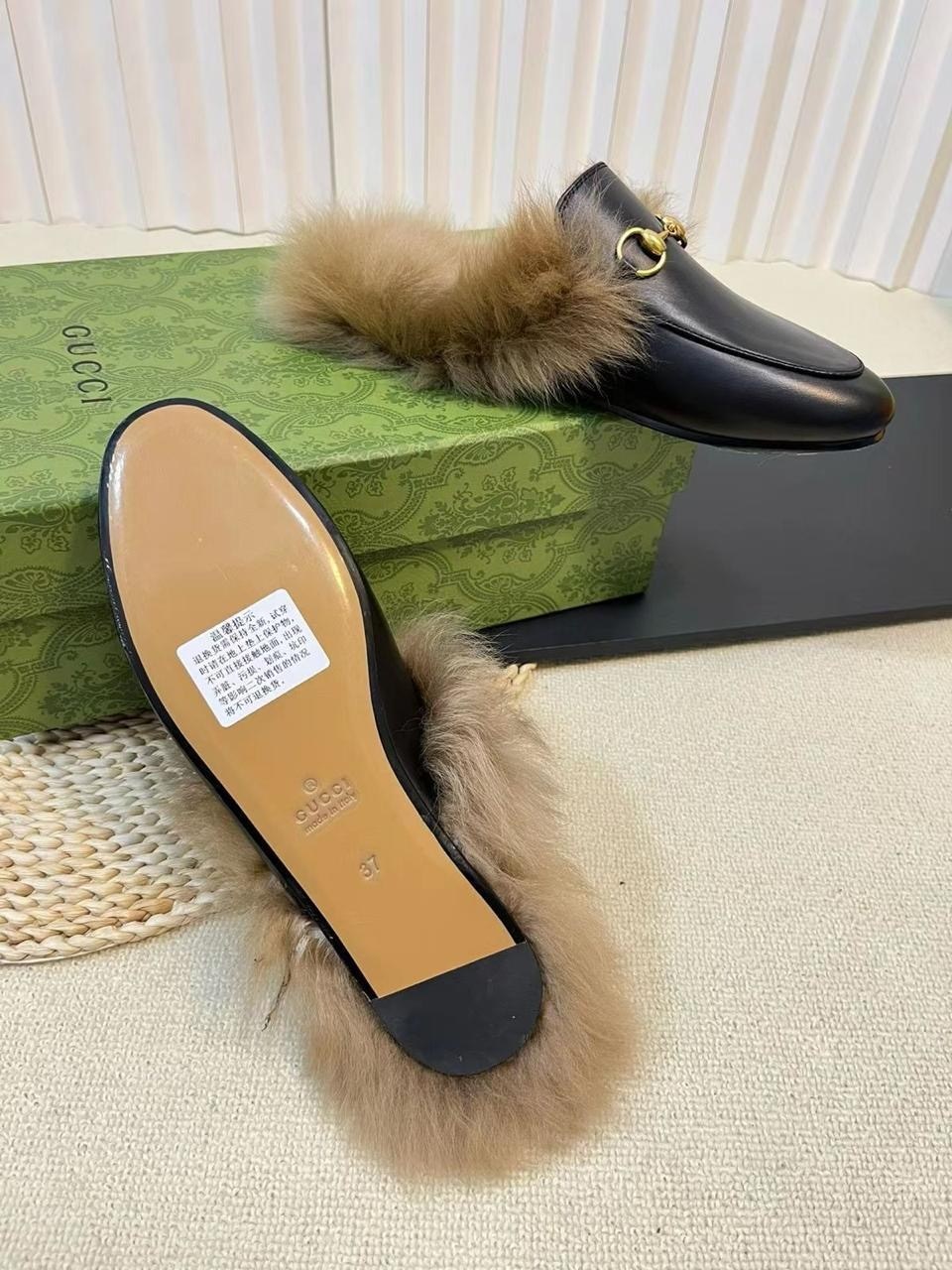 лоферы гуччи женские с мехом,лоферы гуччи с мехом,меховые лоферы гуччи,тапки гуччи с мехом,брендовая
