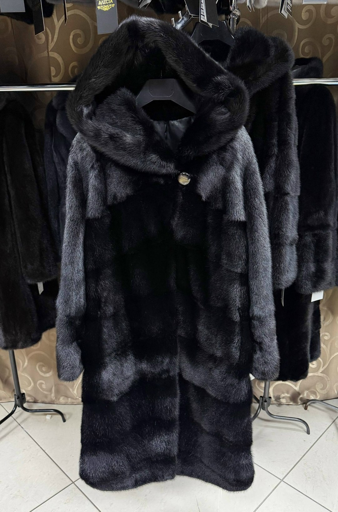норковая шуба поперечка с капюшоном,норковая шуба поперечка с капюшоном черная,шуба норковая поперечка с капюшоном черный бриллиант,шуба норковая,шуба норковая с капюшоном