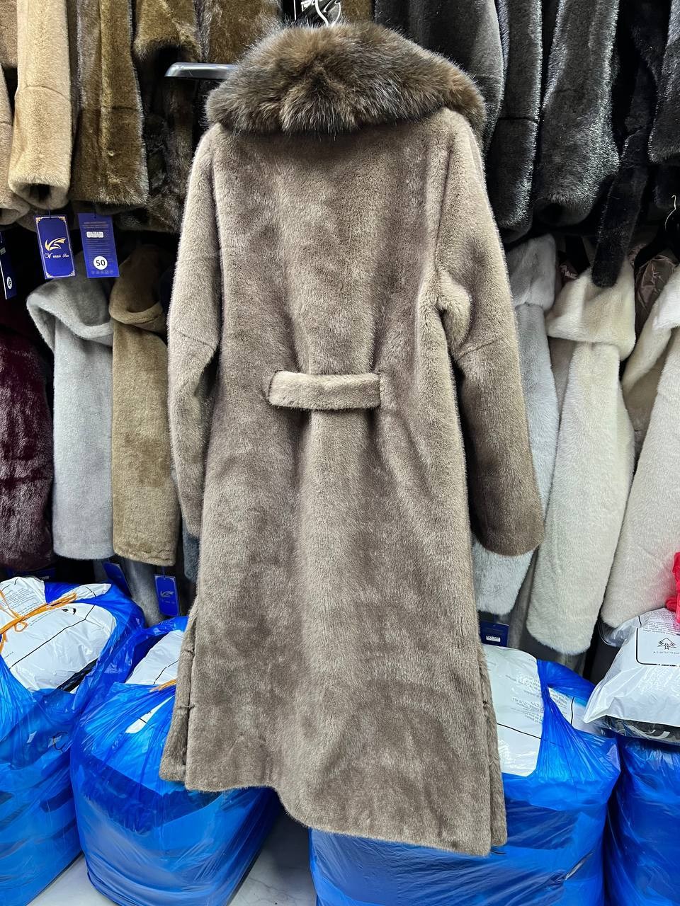 норковая шуба nafa "благородный беж" с капюшоном из соболя,шуба норковая nafa с капюшоном из соболя,шуба из норки nafa коричневая с капюшоном соболь,шуба искусственная под норку,шуба женская