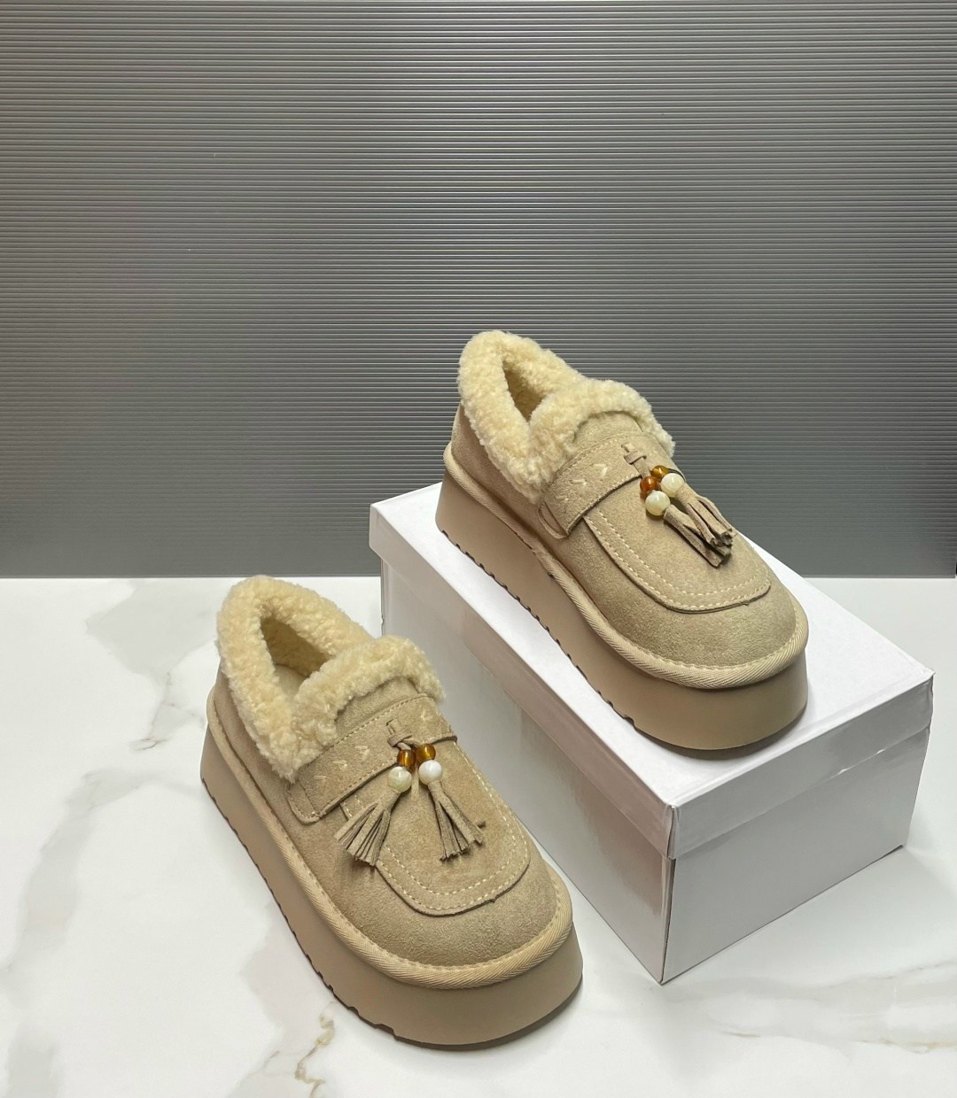 ,меховая ,женская ,женские угги,женские лоферы brunello cucinelli на меху бежевые замшевые