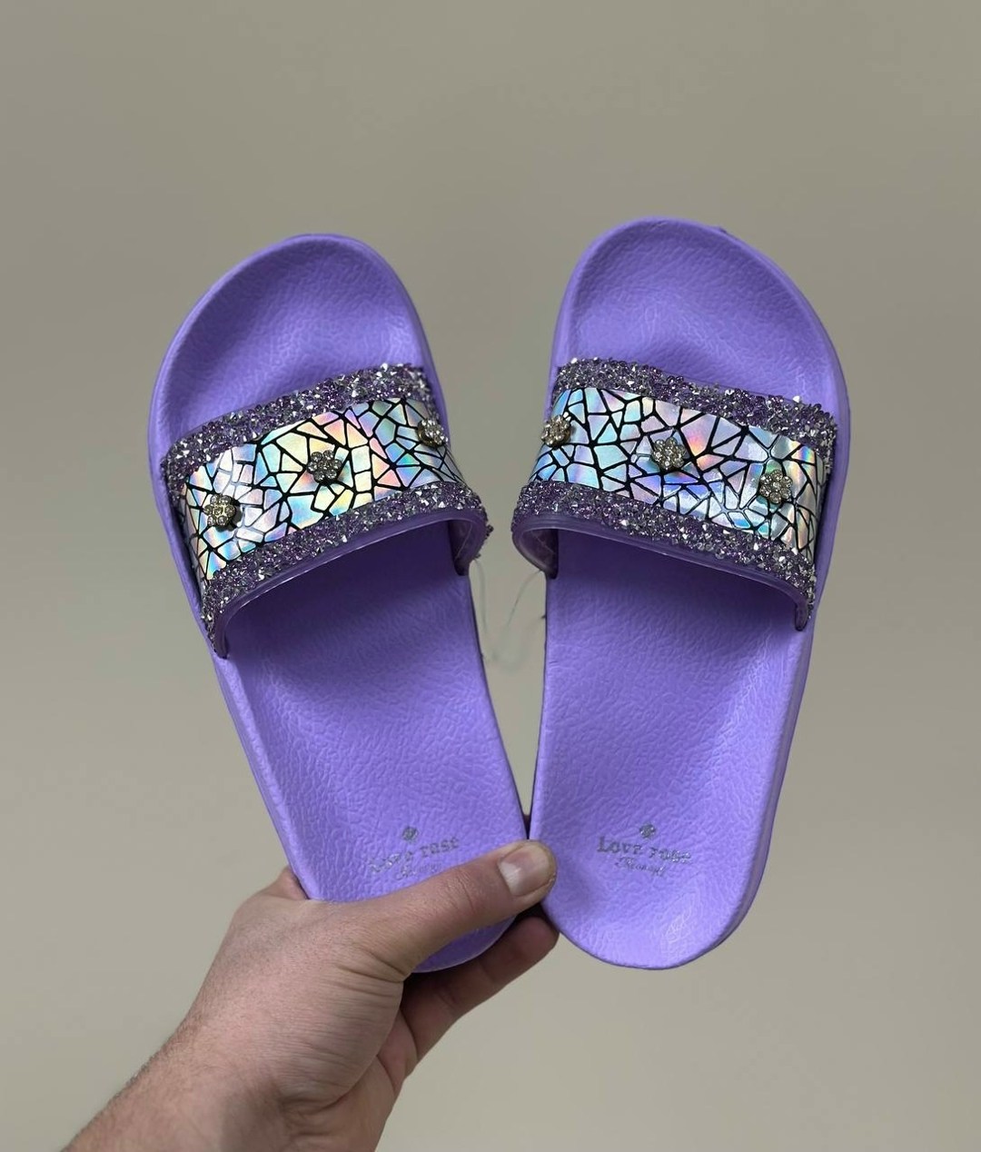 ,шлепанцы женские,модные тапочки,модные шлепанцы,женские тапочки