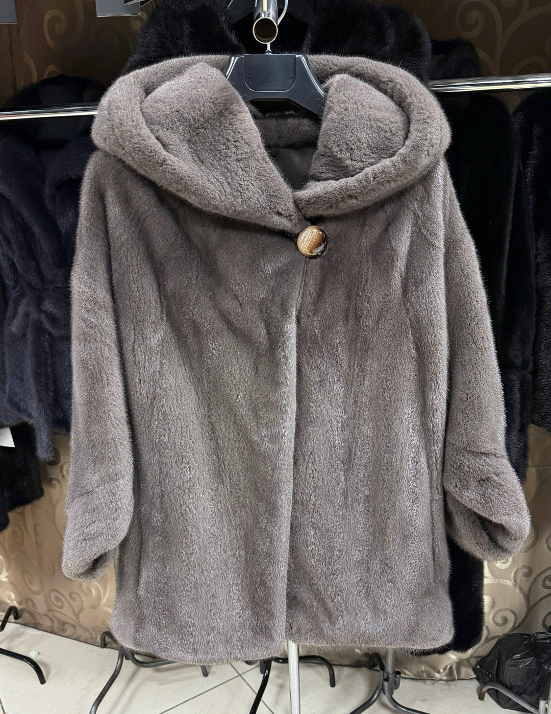 норковые шубы,шуба норковая с капюшоном,шубка из меха европейской норки с капюшоном,шубка из меха европейской норки с капюшоном модель "москвичка",шуба