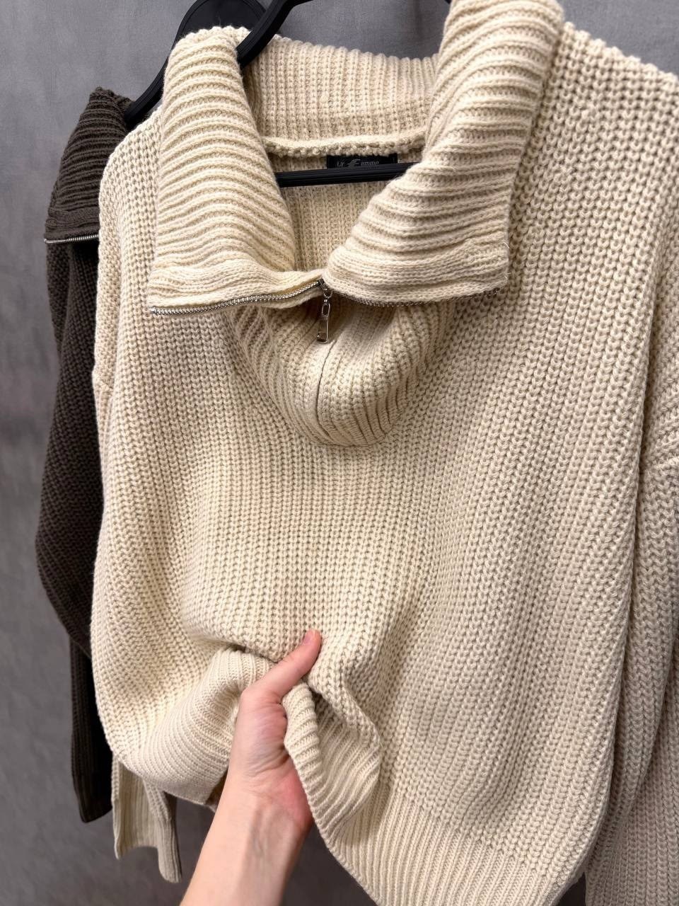 свитер оверсайз с горлом вязаный на молнии теплый,свитер оверсайз с горлом на молнии c&h style,свитер оверсайз вязаный с горлом на молнии amemerci,свитер с высоким горлом на молнии оверсайз джемпер вя