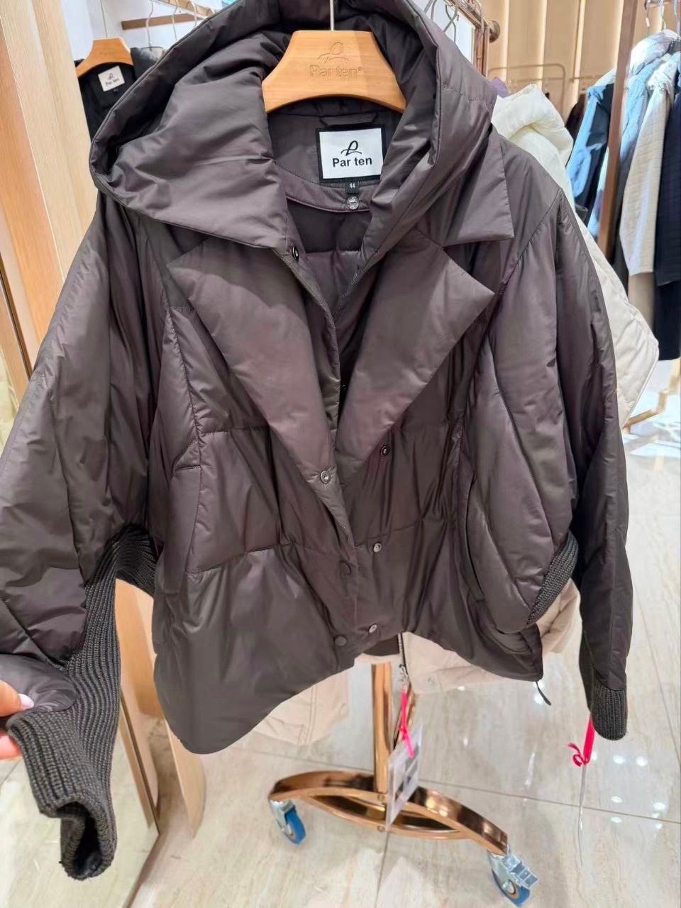 женская куртка пуховик,женский пуховик,женская зимняя куртка,пуховик женский с капюшоном,короткий пуховик