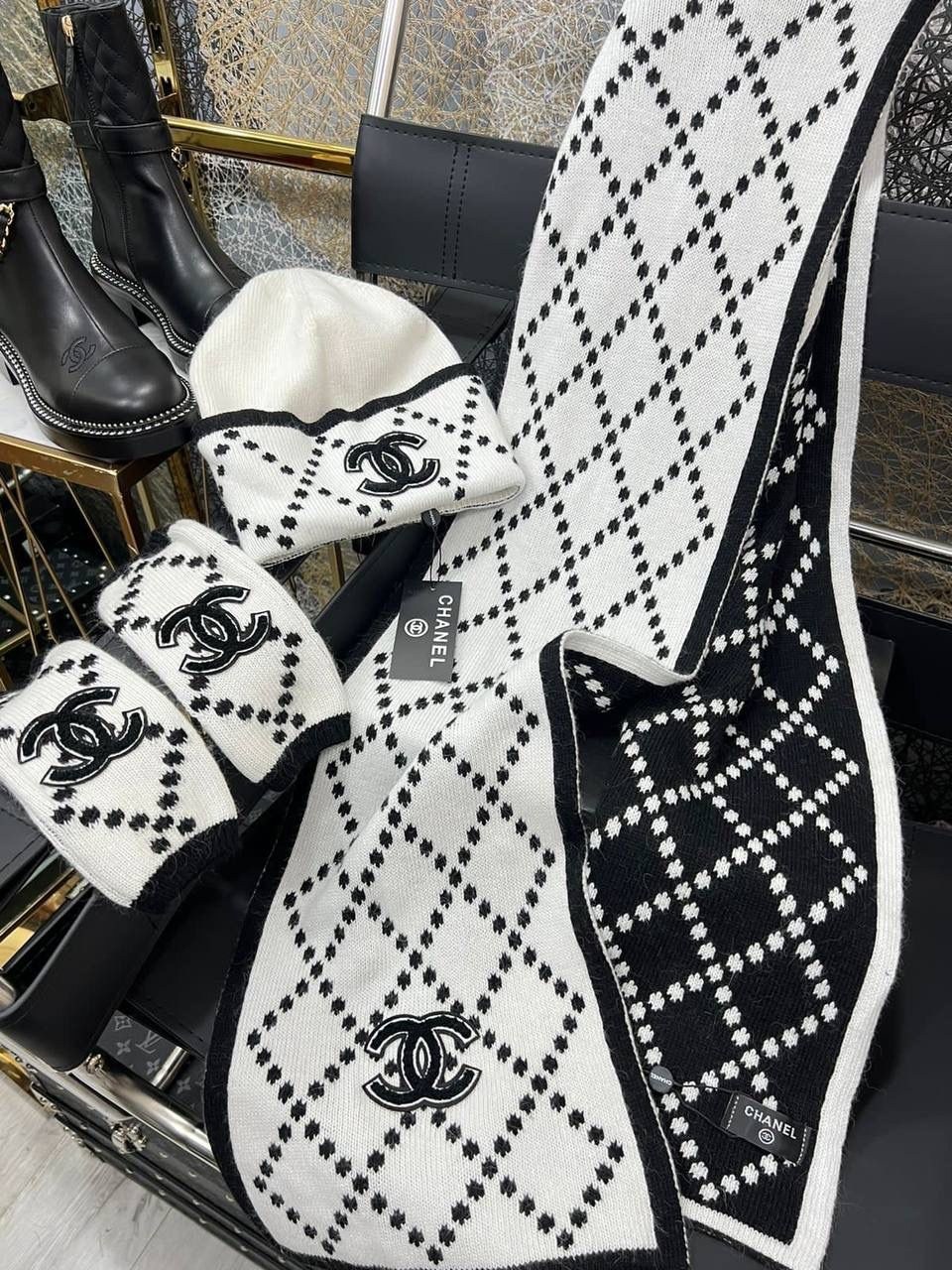 шарф chanel,кашемир в стиле chanel 2026 зимний шарф,комплекты chanel шапка шарф перчатки,шарфик шанель,шарф шанель