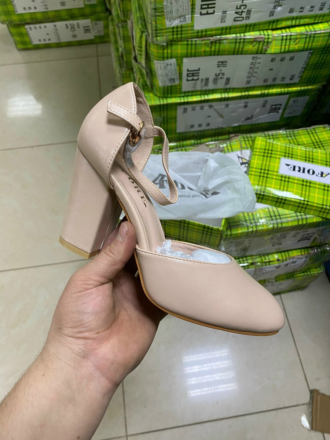 ,бежевые туфли,бежевые туфли на маленьком каблуке,туфли лодочки на широком каблуке,женские туфли на каблуке