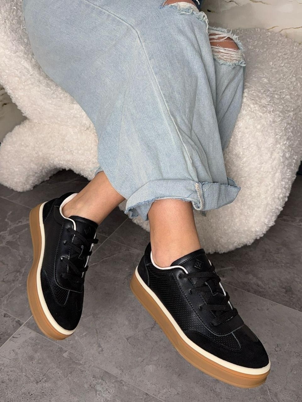 ,кроссовки loro piana,женские кроссовки из замши loro piana черные,женские кроссовки из кожи loro piana черные,женские кроссовки