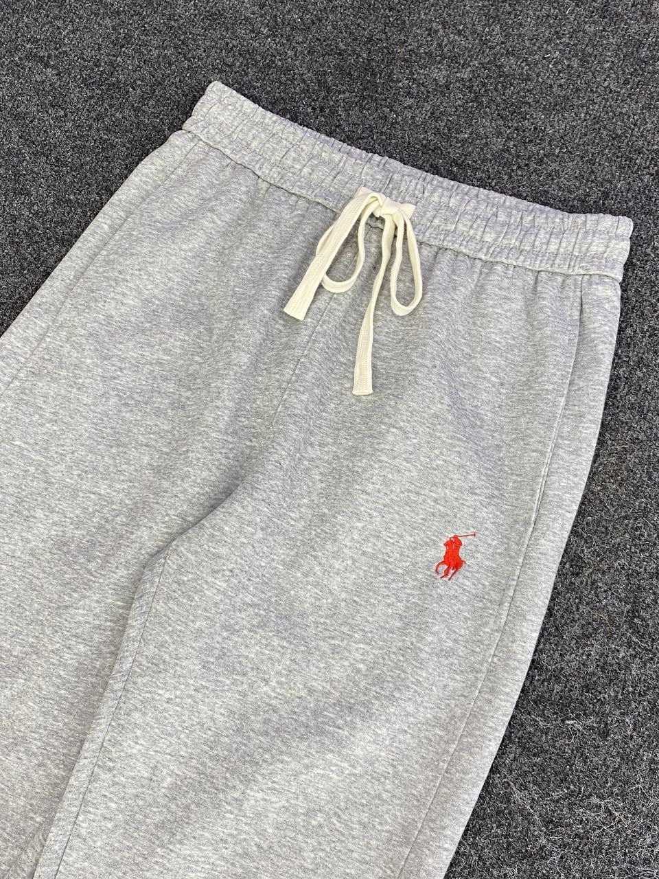 спортивные брюки,спортивные штаны,трикотажные брюки,серые спортивные штаны,повседневные спортивные брюки