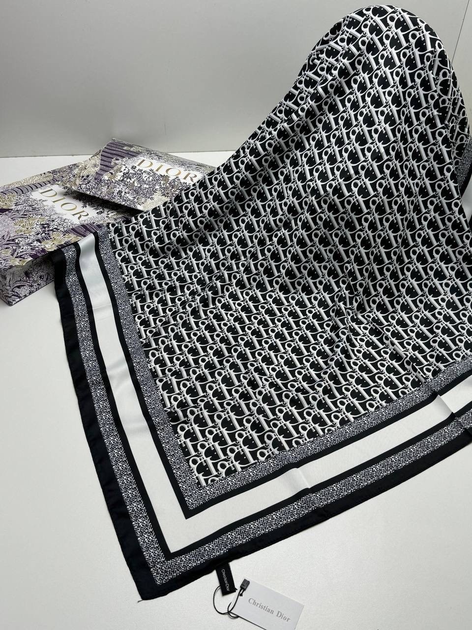 платок на голову шелковый,шелковые платки,платок dior,платки шелковый на голову и шею,платки женские