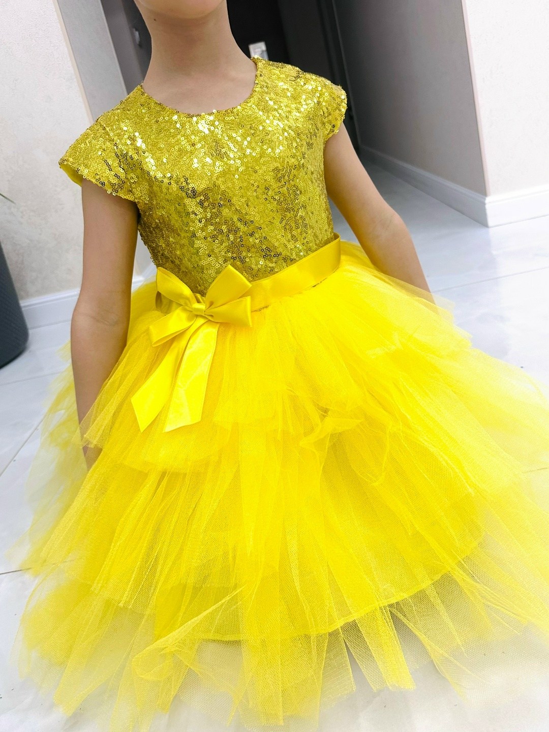 золотистое платье для девочки,платье золотое для девочки,платье праздничное,желтое платье для девочки,платье для девочки на выпускной