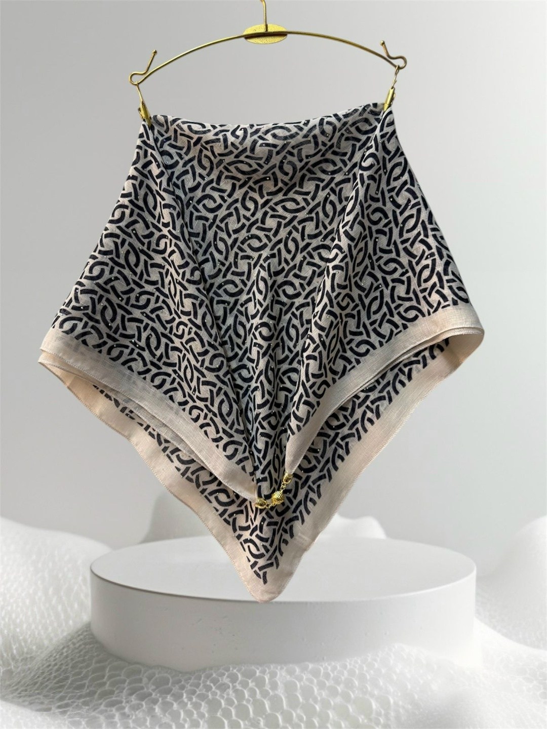 теплые платки,атласный платок,платки женские,шарфы для женщин,шелковый шарф