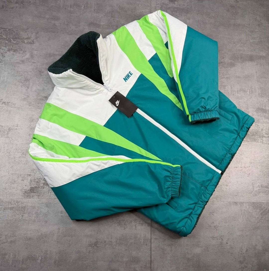 двухсторонняя куртка nike,универсальная куртка,куртка,спортивная куртка,куртка двухсторонние