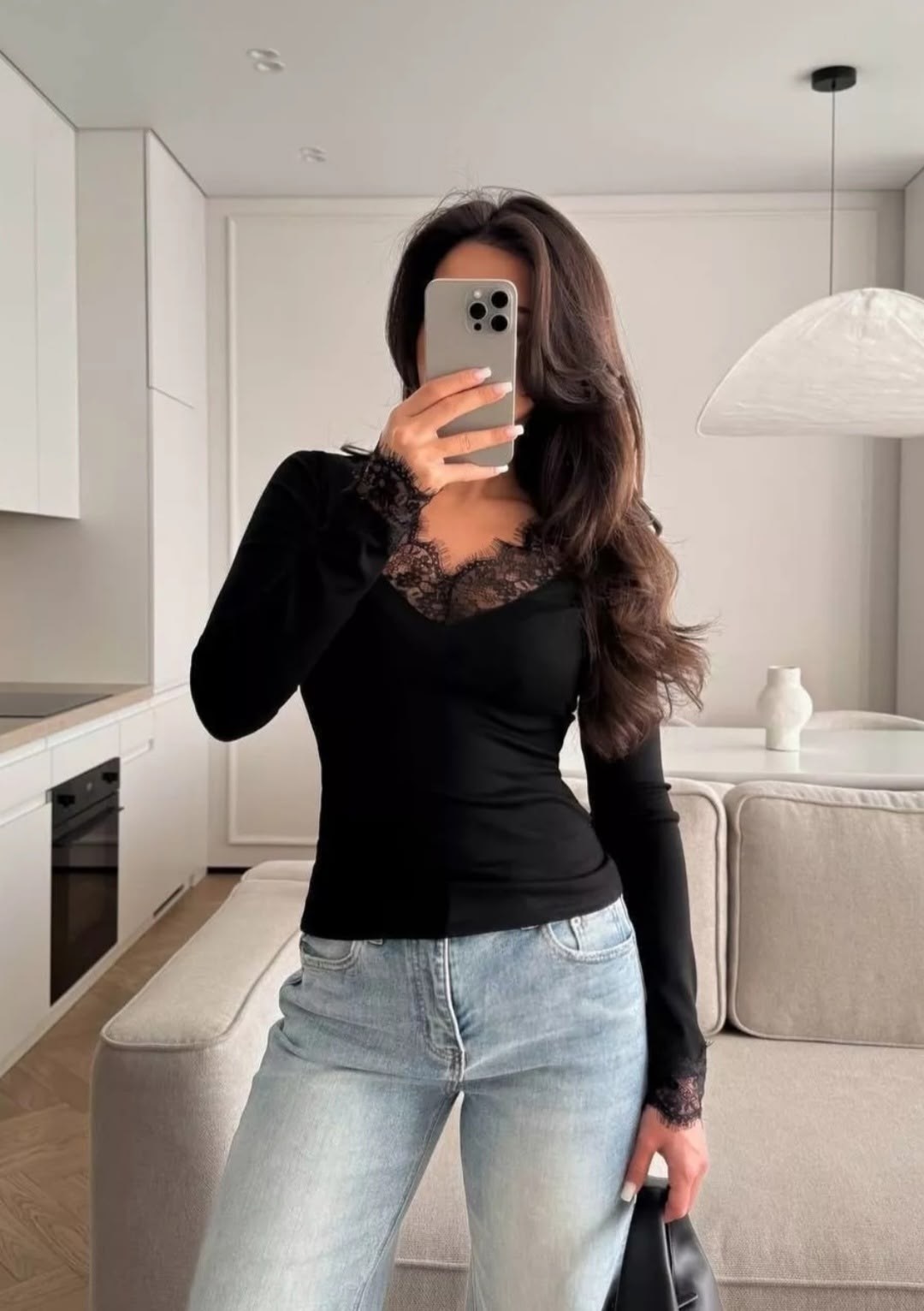 женская кофта,кофта,черный облегающий топ в рубчик с v-образным вырезом с кружевной отделкой,черная кофта с вырезом
