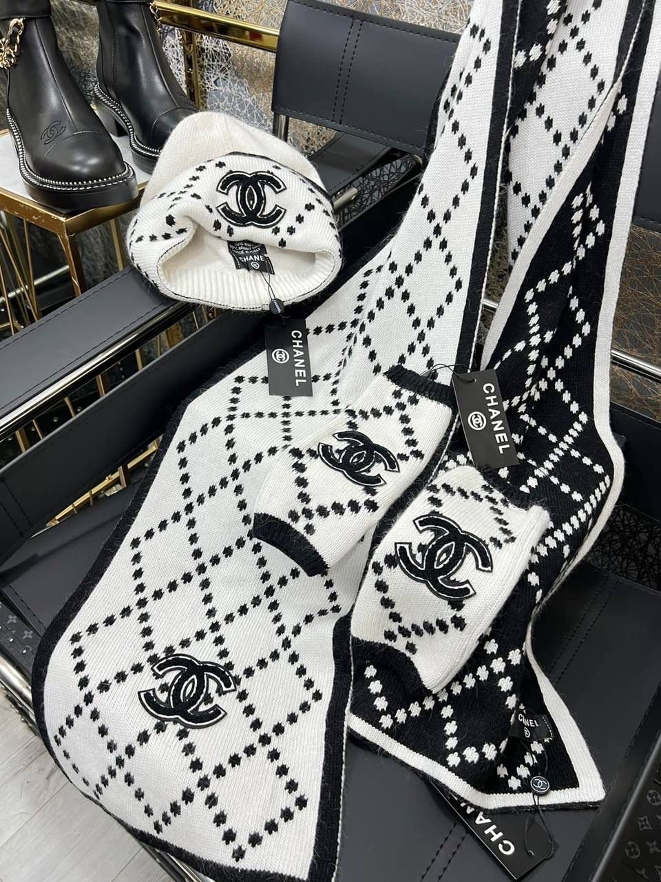 шарф chanel,кашемир в стиле chanel 2026 зимний шарф,комплекты chanel шапка шарф перчатки,шарфик шанель,шарф шанель
