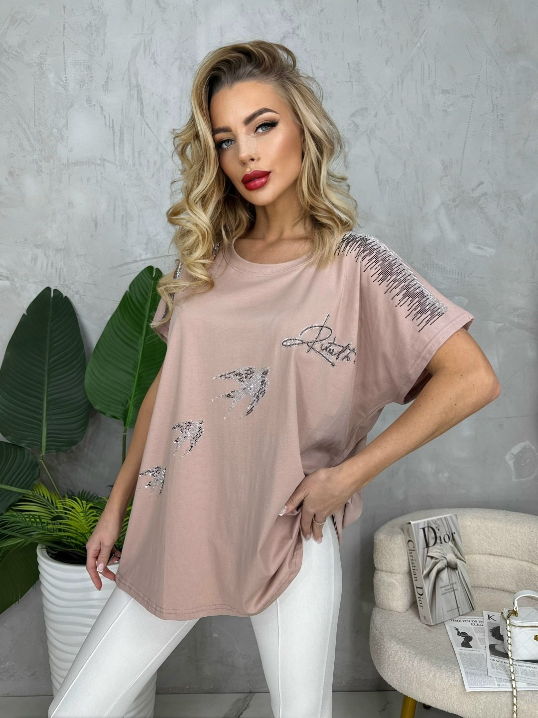 футболка оверсайз со стразам,женская футболка,футболки женские больших размеров,футболка со стразами,футболка оверсайз с принтом стразами