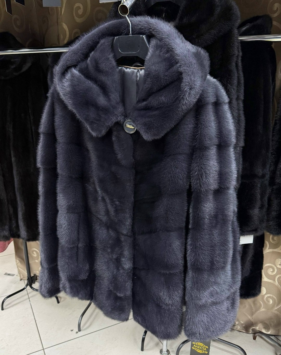 шубка из меха европейской норки с капюшоном,шубка из меха европейской норки с капюшоном цвет лаванда,норковая шуба,шубка из меха европейской норки с капюшоном цвет голубой,шубка из меха европейской но