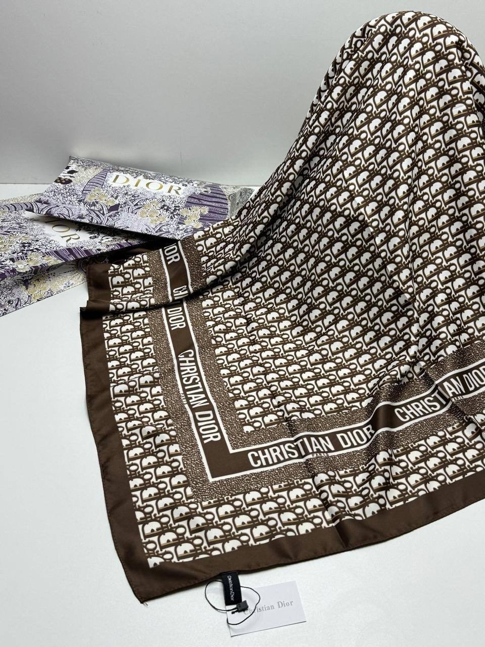 платок на голову шелковый,шелковые платки,платок dior,платки шелковый на голову и шею,платки женские