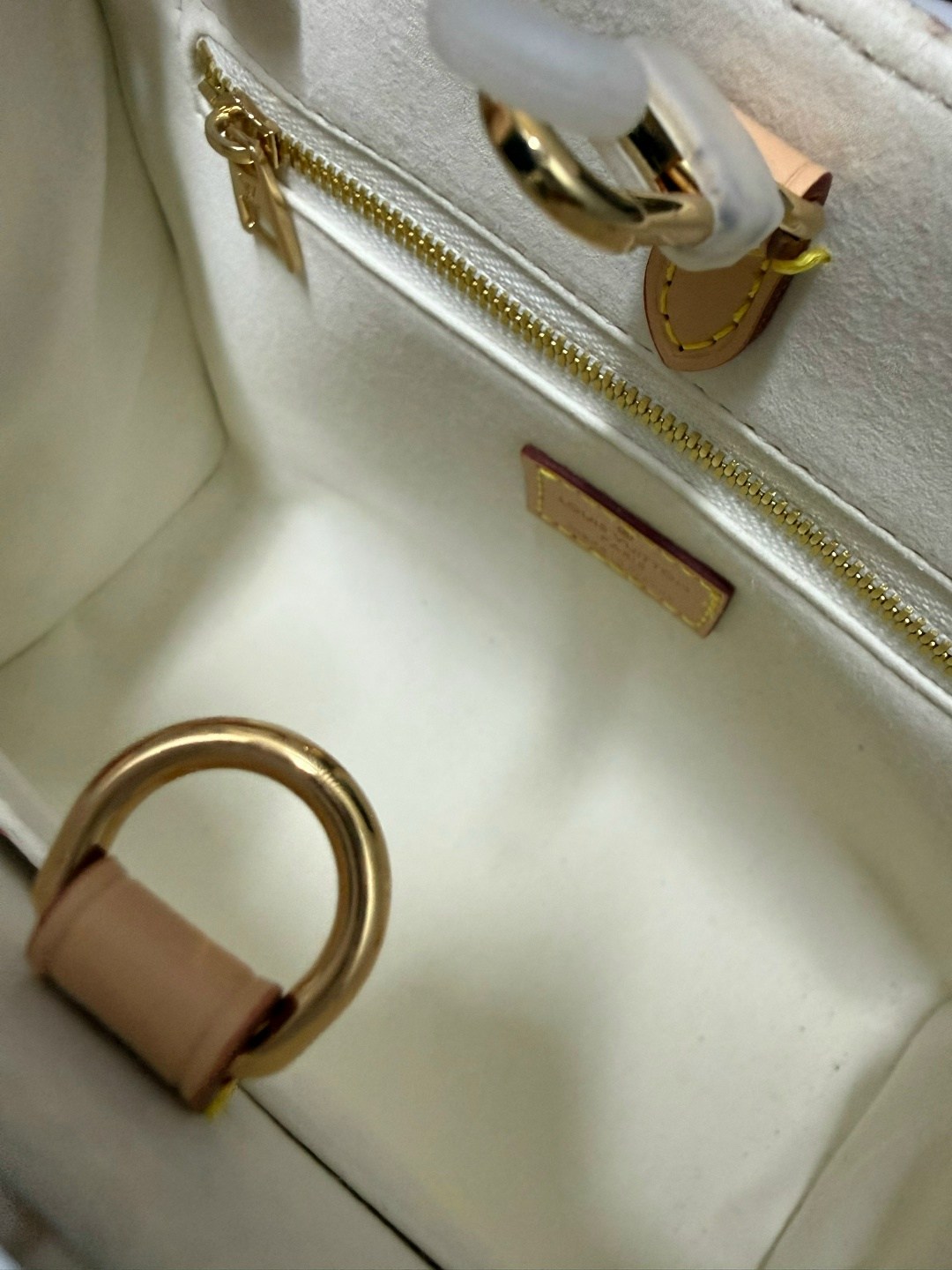 louis vuitton сумка на плечо,louis vuitton сумка,louis vuitton женская сумка,луи виттон сумка,louis vuitton bag