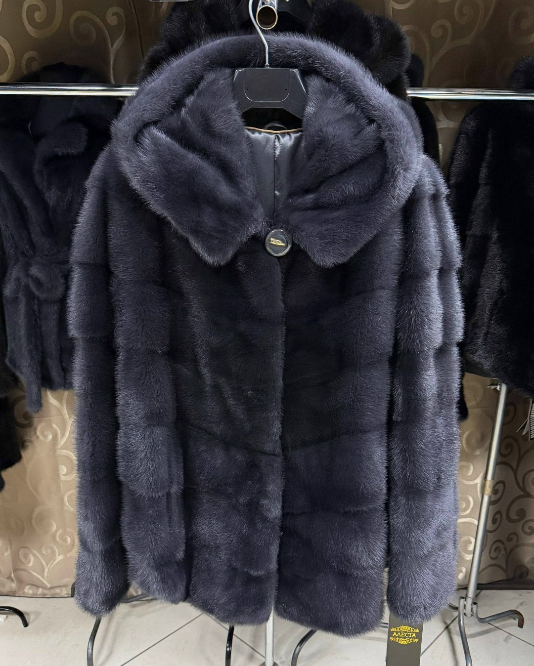 шубка из меха европейской норки с капюшоном,шубка из меха европейской норки с капюшоном цвет лаванда,норковая шуба,шубка из меха европейской норки с капюшоном цвет голубой,шубка из меха европейской но