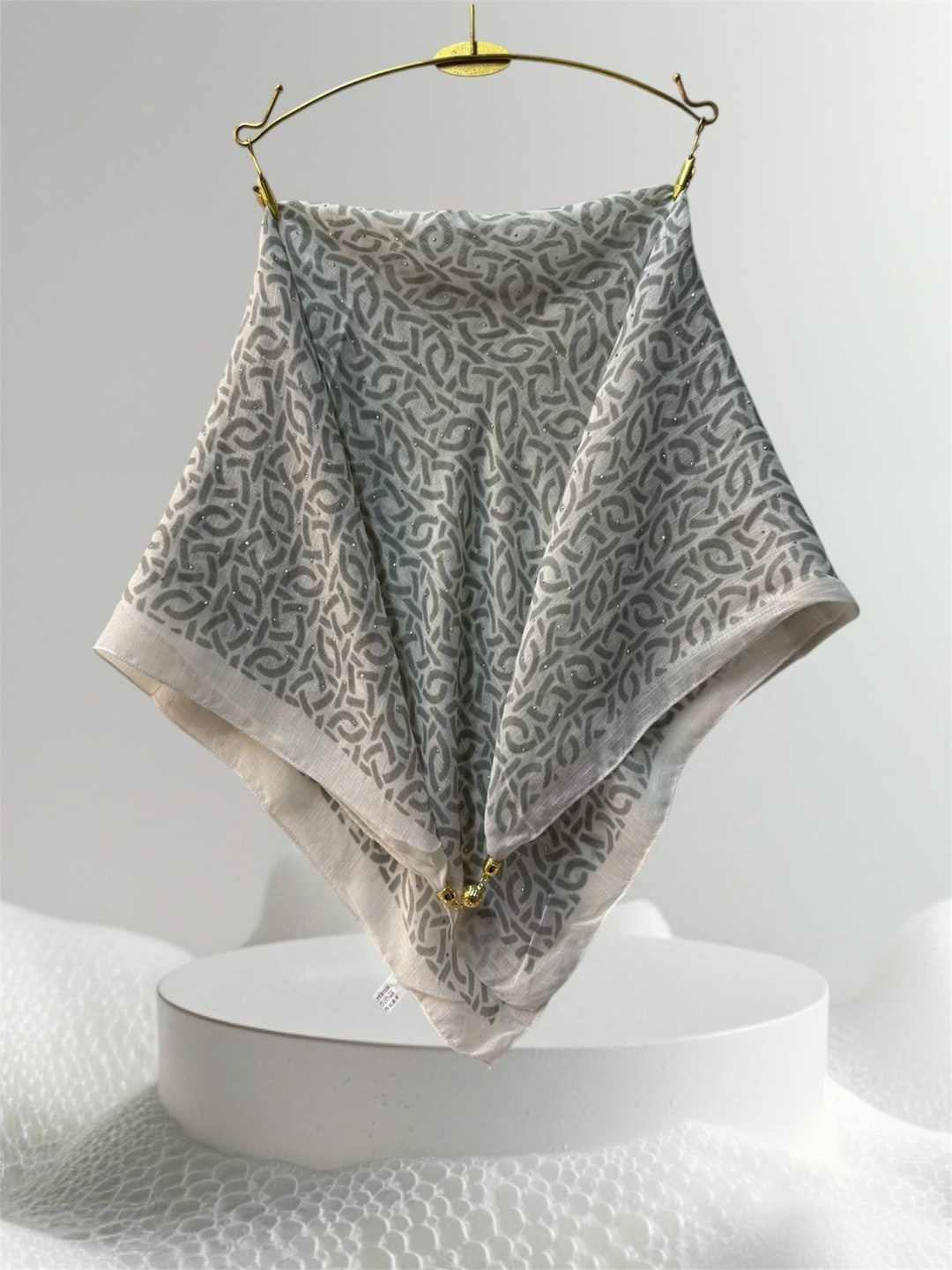 теплые платки,атласный платок,платки женские,шарфы для женщин,шелковый шарф