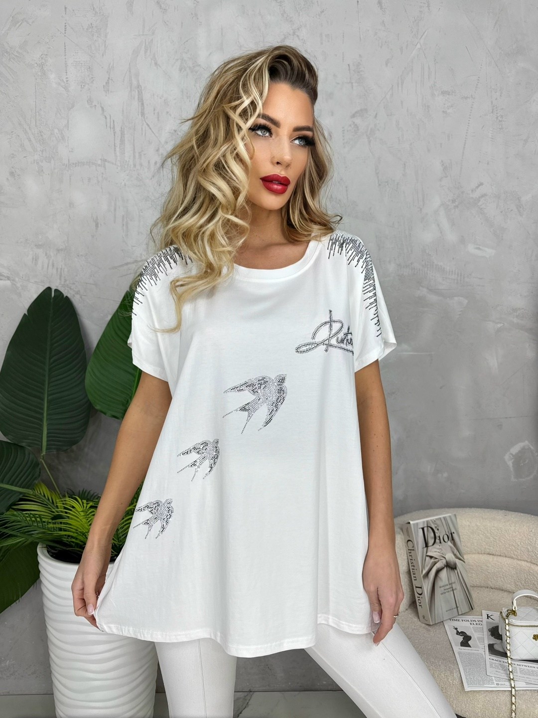 футболка оверсайз со стразам,женская футболка,футболки женские больших размеров,футболка со стразами,футболка оверсайз с принтом стразами