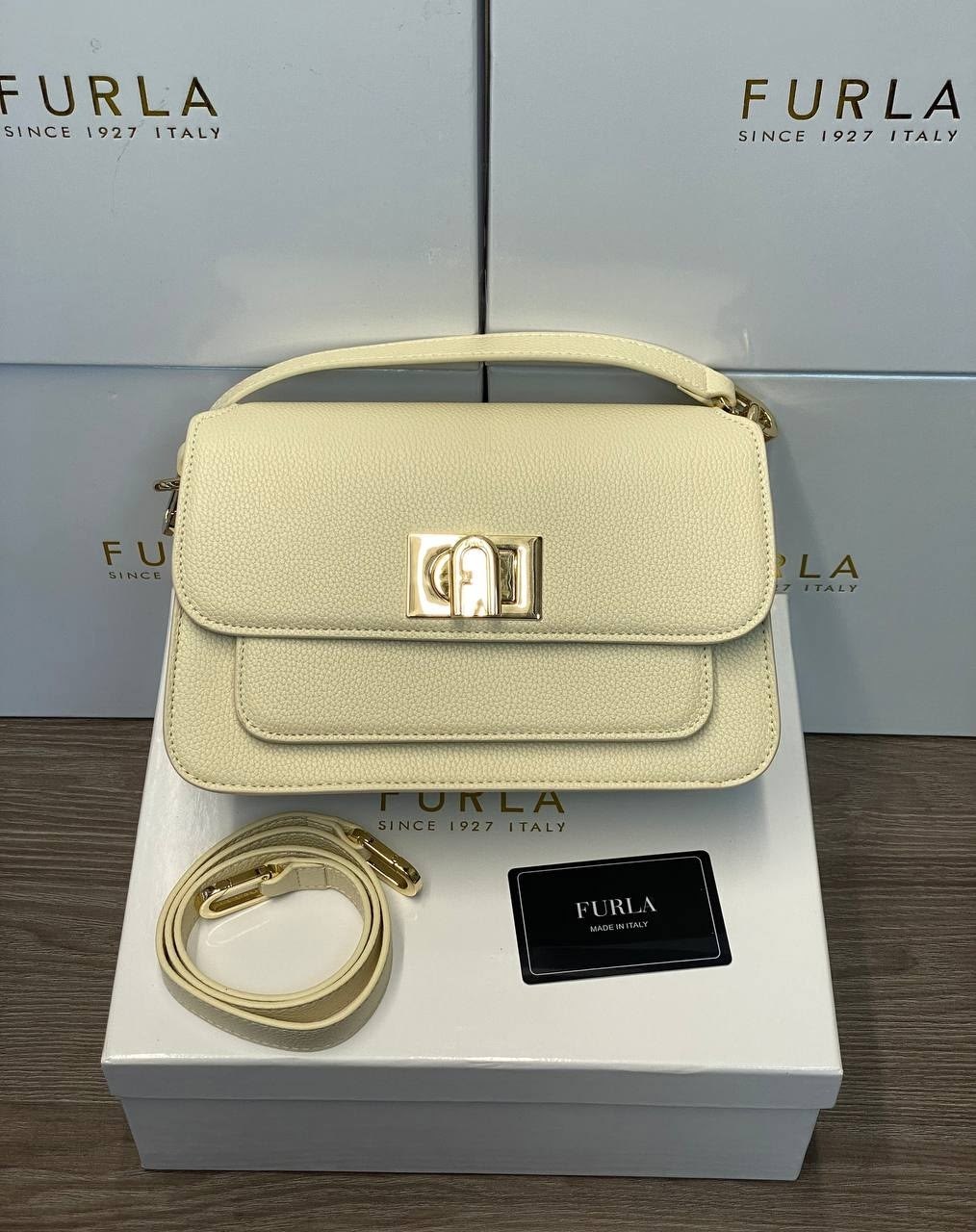сумка furla,сумка женская furla,сумка furla metropolis,бежевая сумка furla 1927 на цепочке,бежевая сумка furla 1927 с поворотным замком